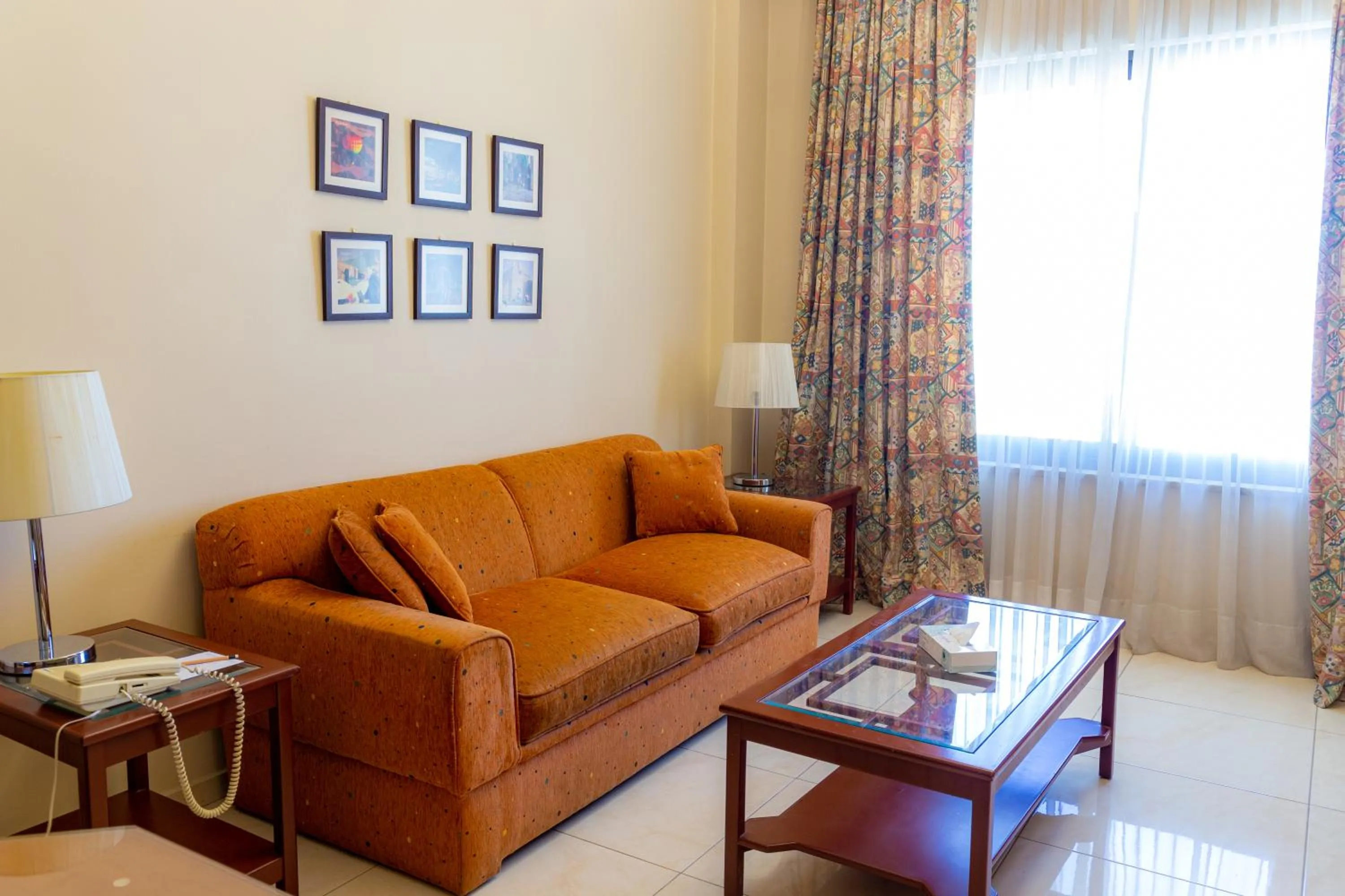 Living room in Comfort Hotel Suites