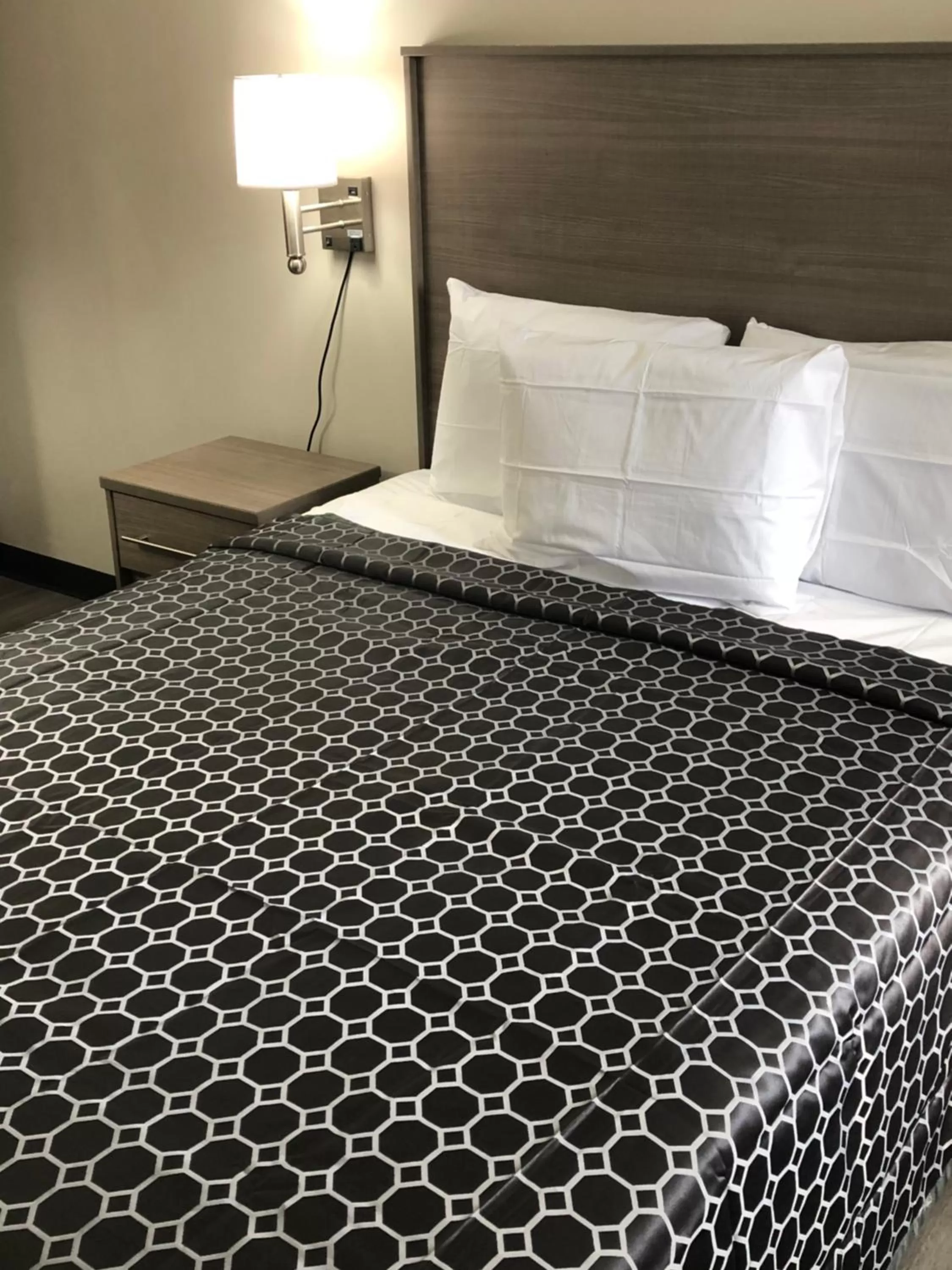 Bed in Trolley Stop Motel, Media ,Near PHL Airport PA