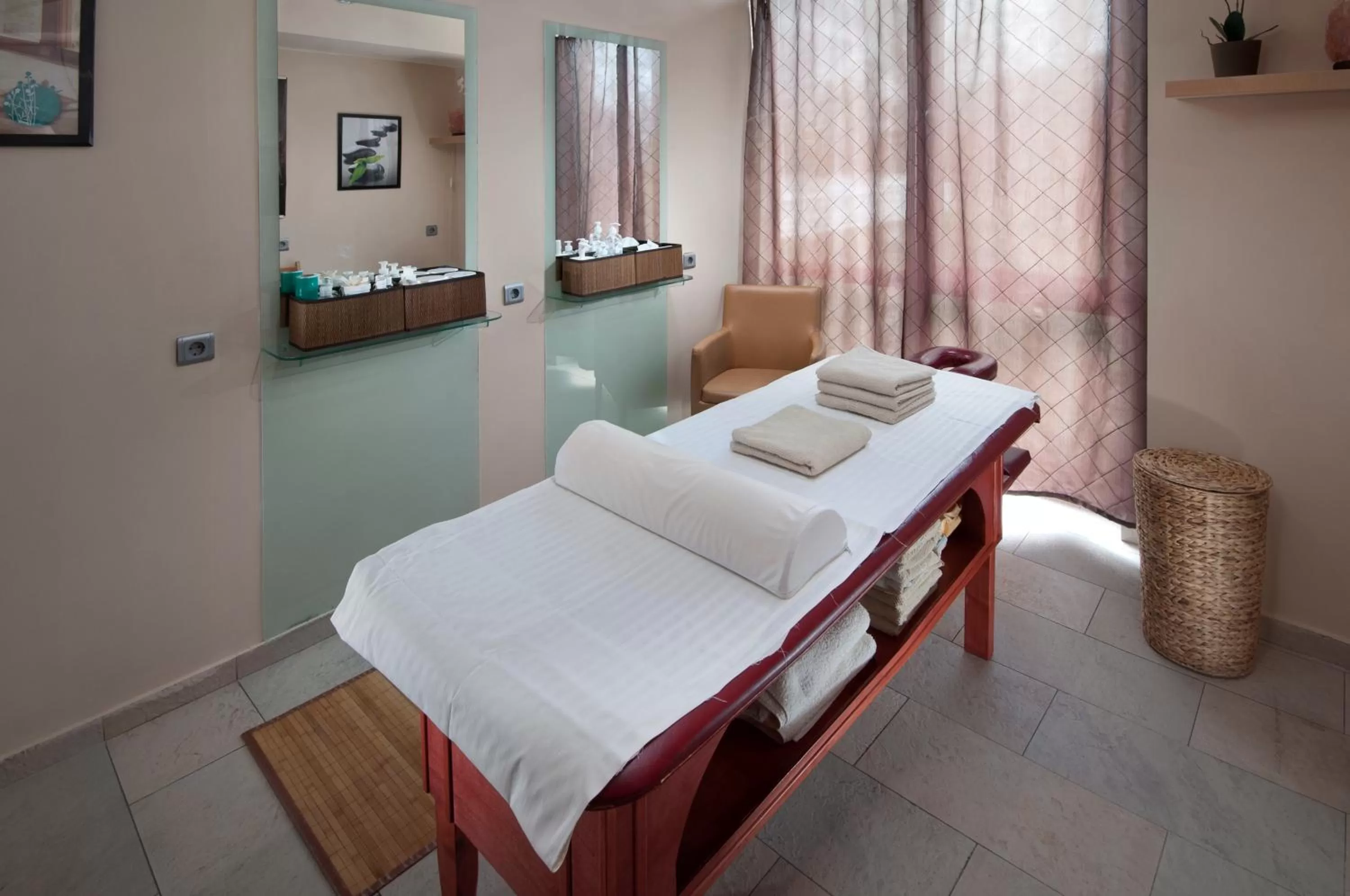 Massage, Bed in Rubin Wellness & Conference Hotel