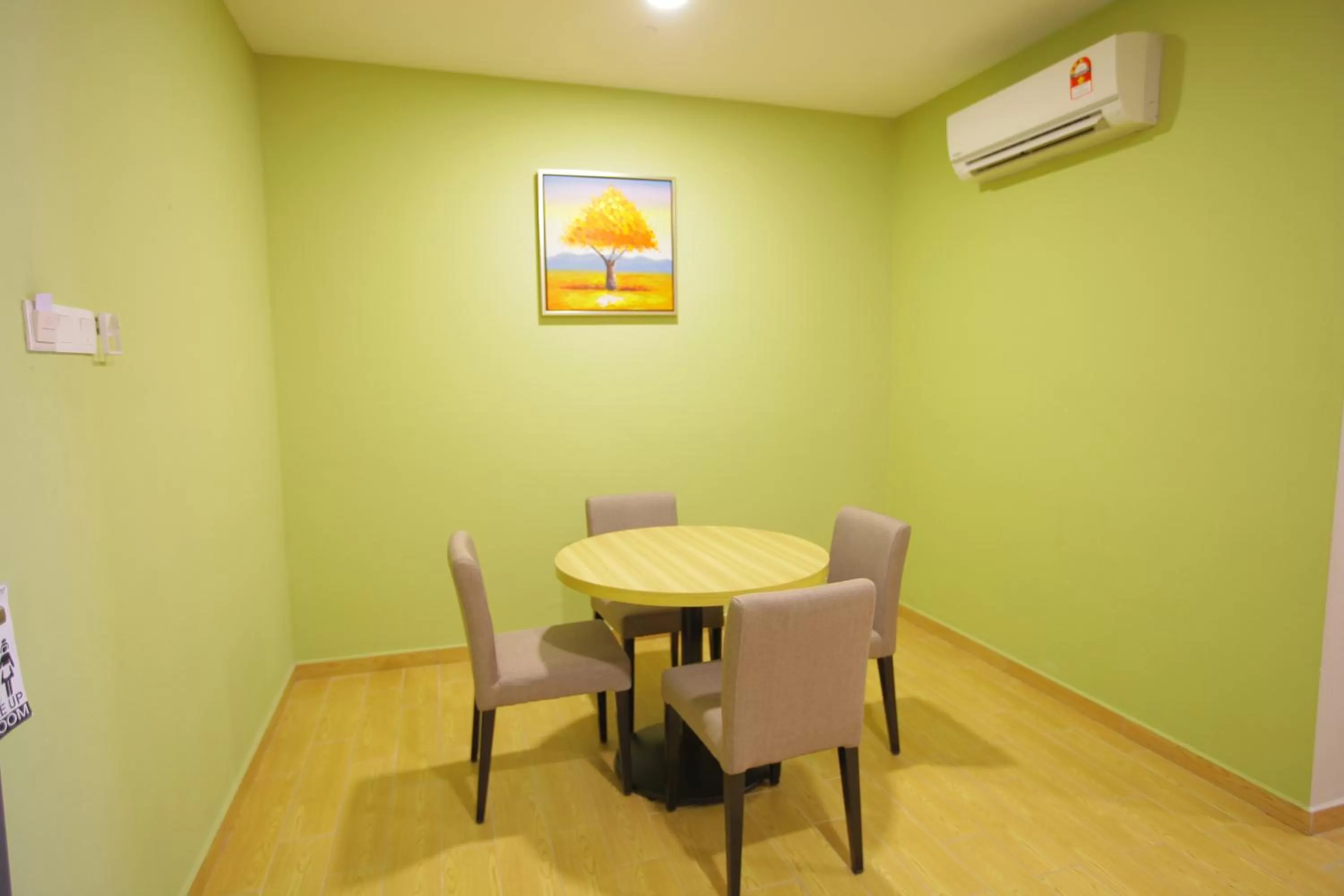 Dining area in D Gateway Perdana Hotel Bangi