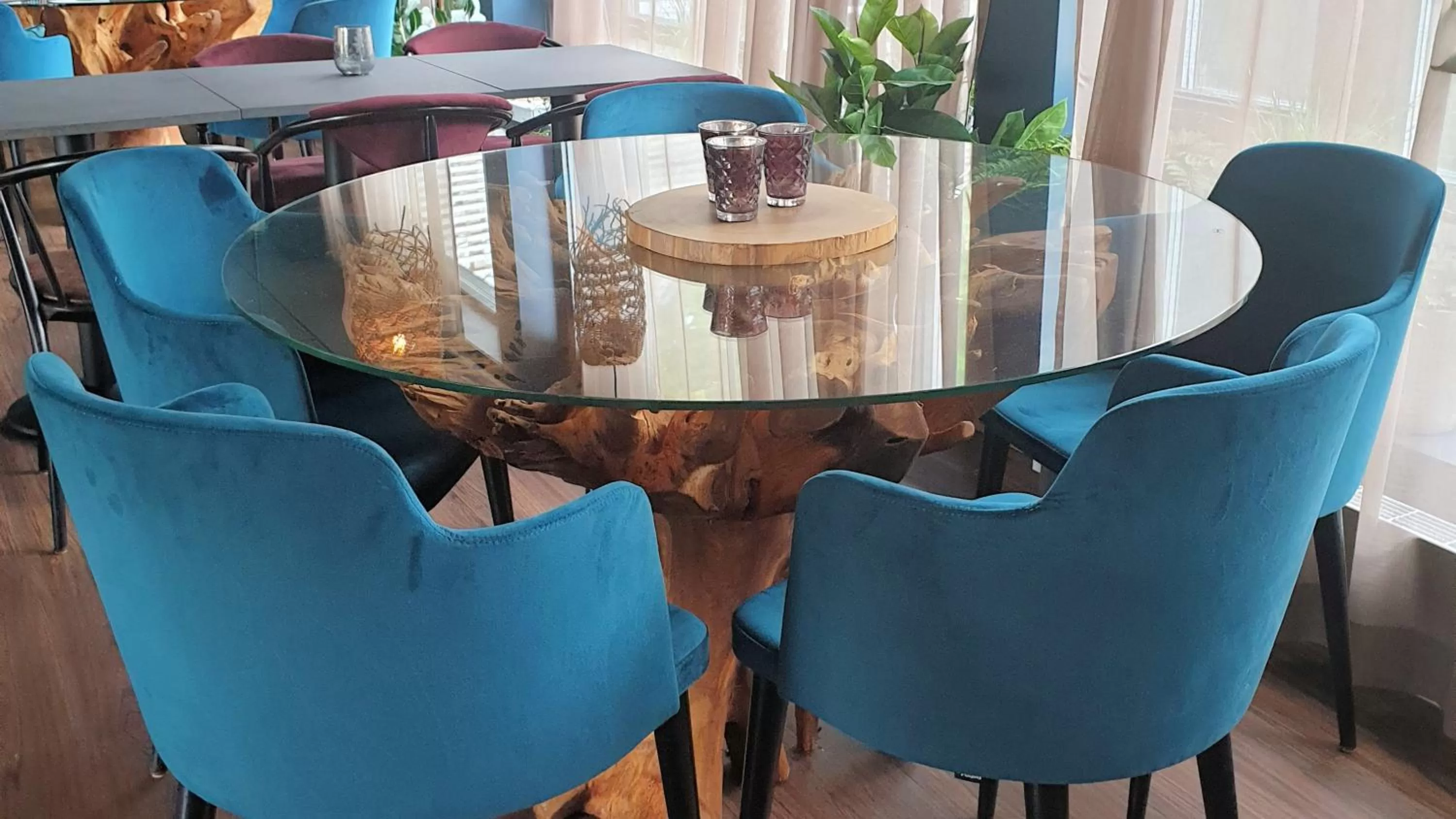 Restaurant/places to eat in Treetop Spa Hangout & Hotel