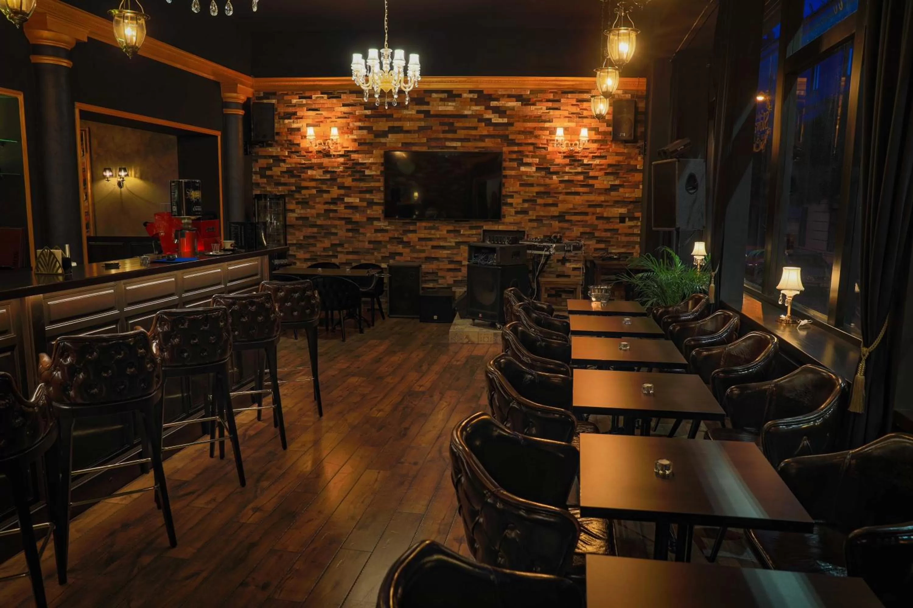 Restaurant/places to eat in Hotel Capital with private wellness