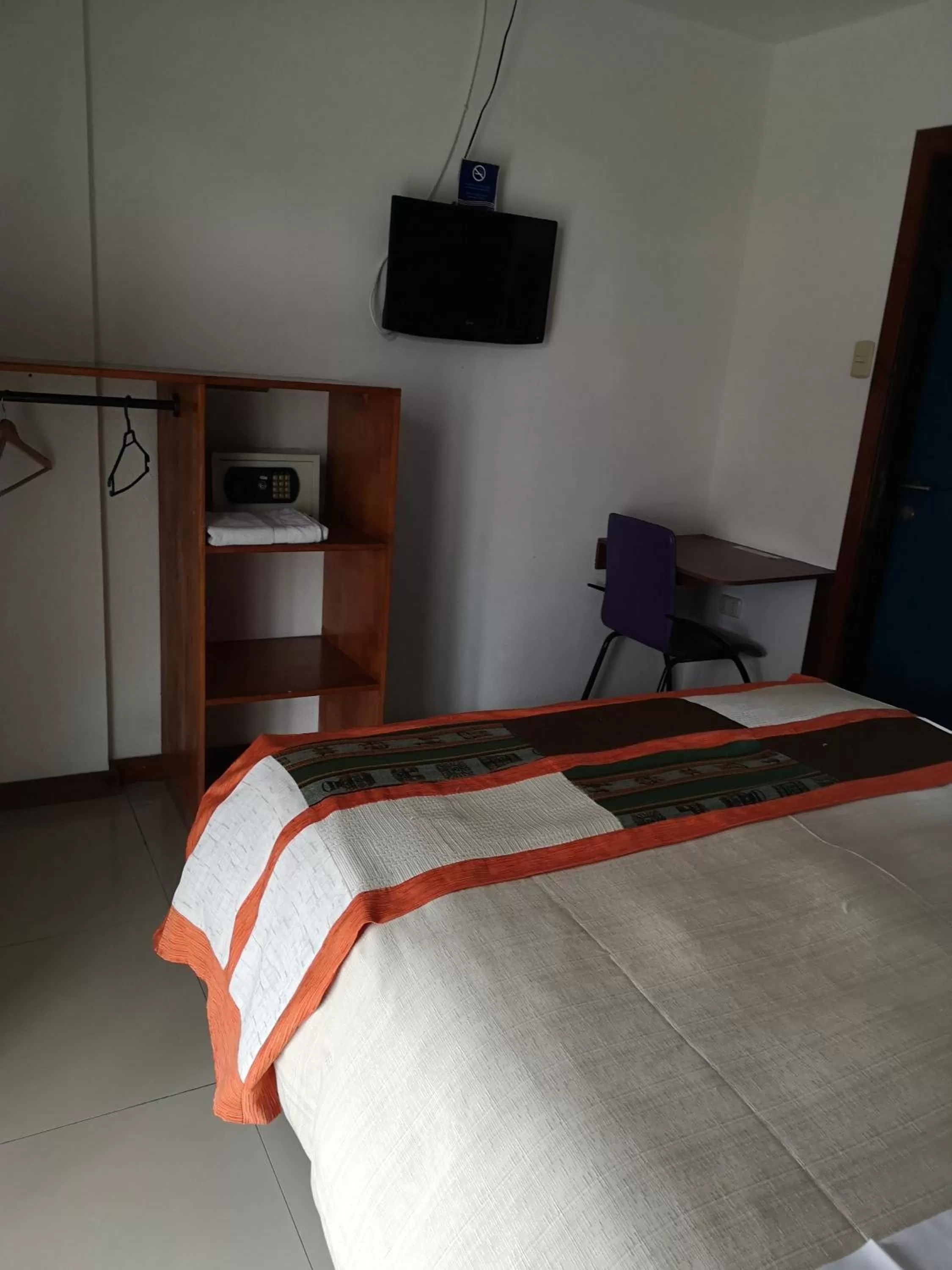 Photo of the whole room, Bed in Hotel Esmeralda