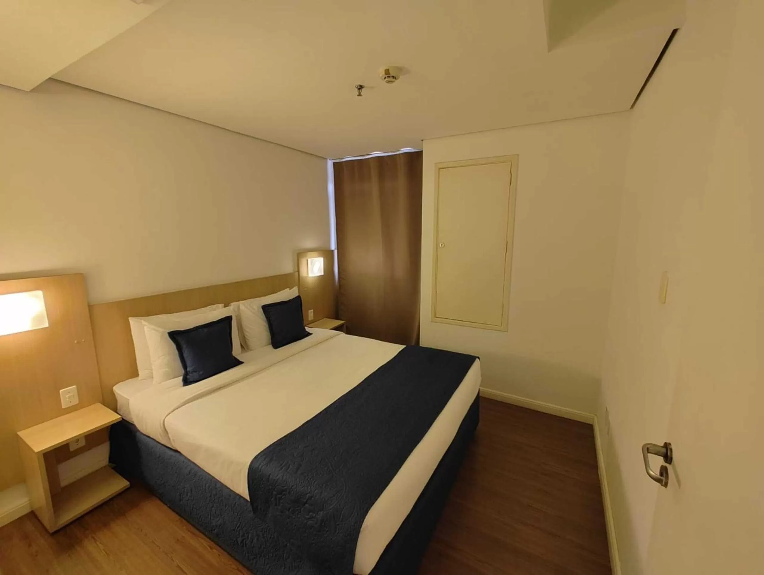 Photo of the whole room, Bed in Summit Suítes Hotel Santos