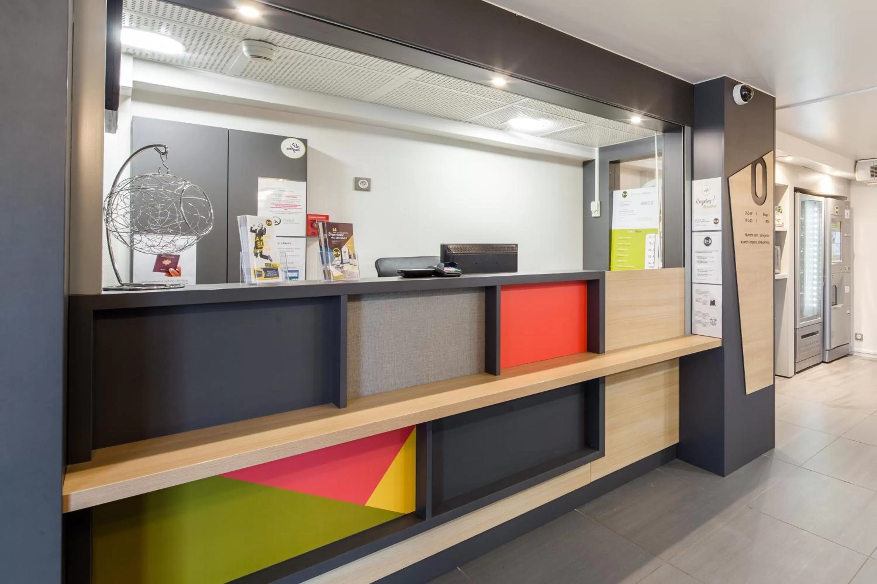 Lobby or reception in B&B HOTEL La Queue En Brie