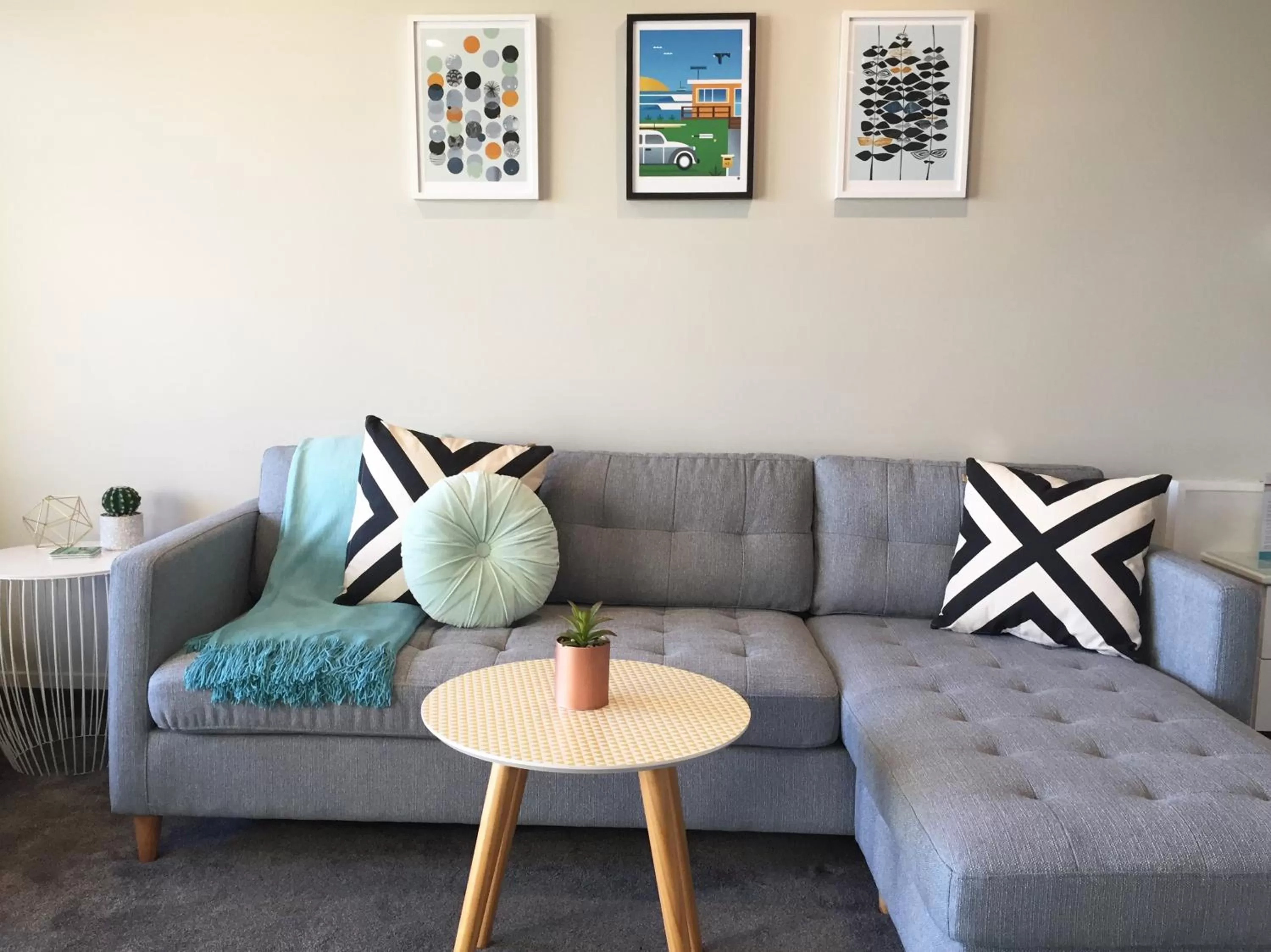 Decorative detail in Boulevard Waters