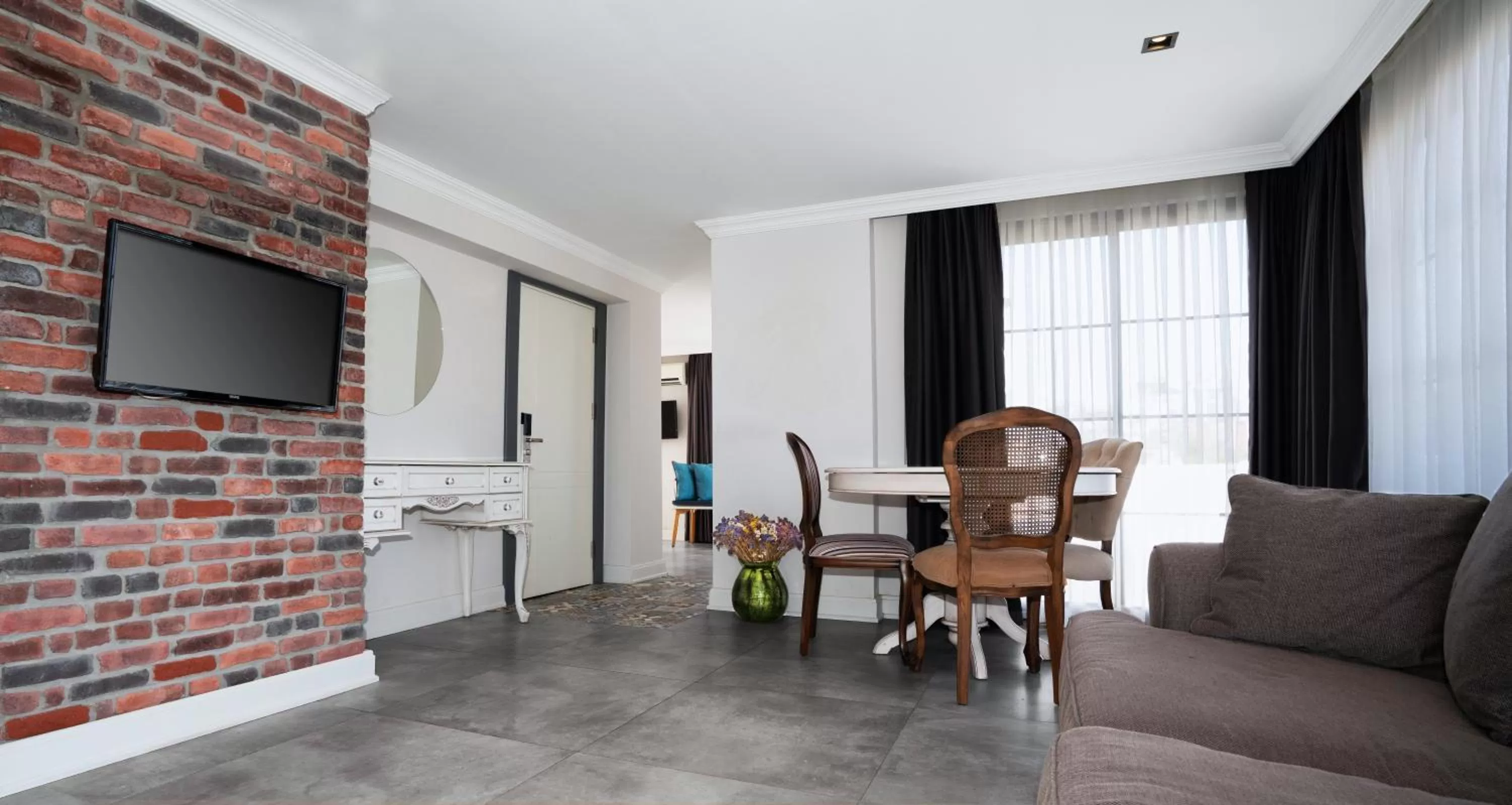 King Suite (1+1) in Azuu Boutique Hotel