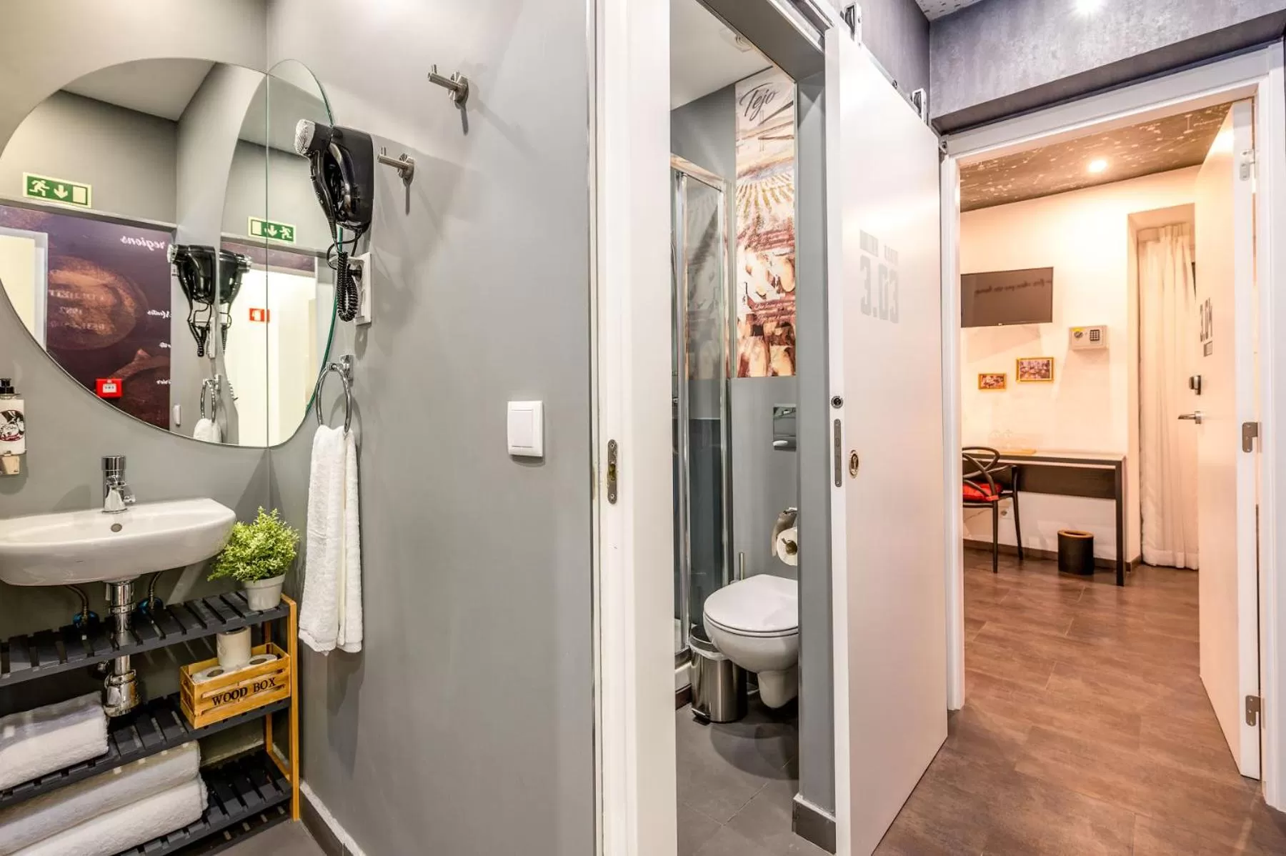 Bathroom in Lisbon Wine House - Rooms & Suites