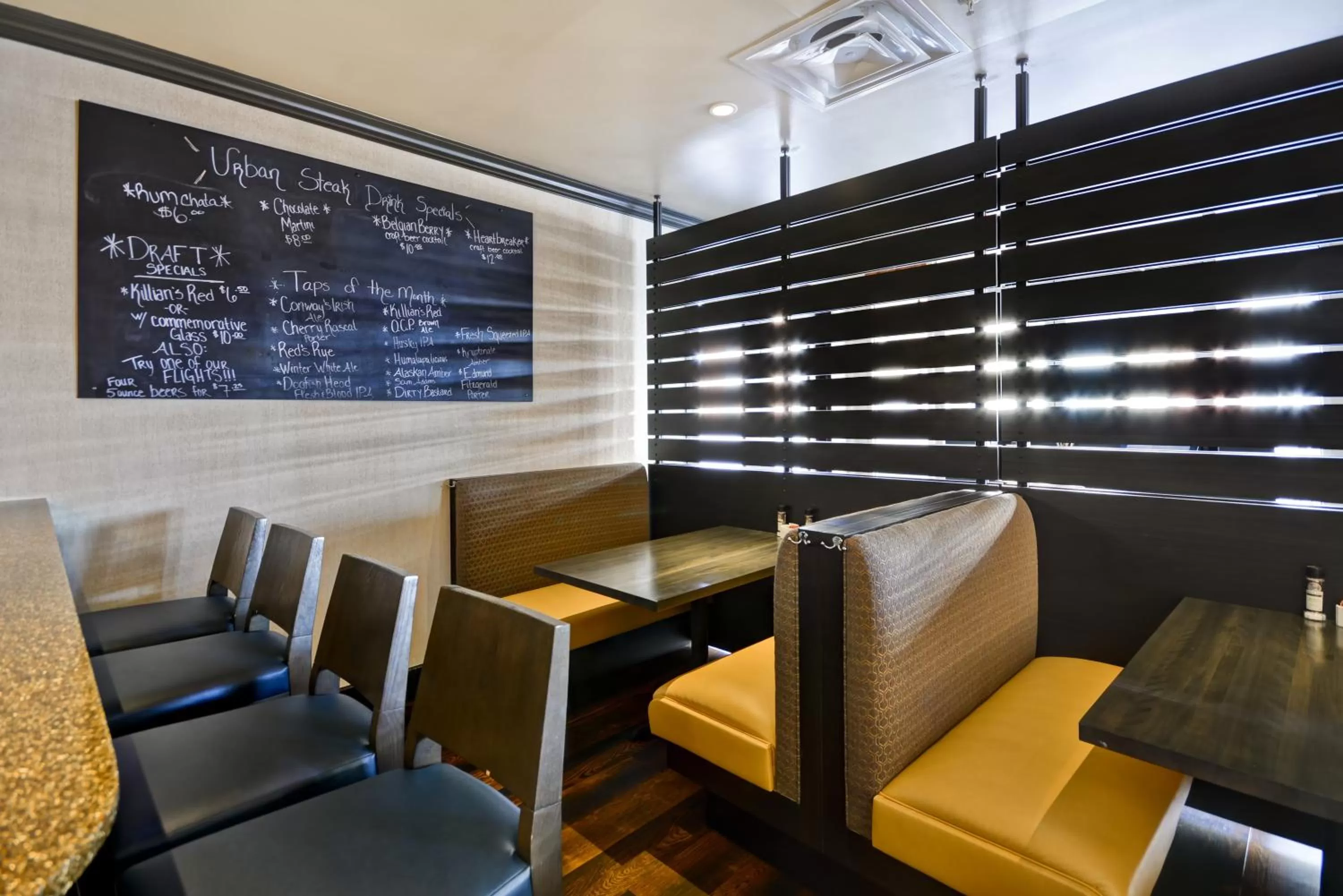 Restaurant/places to eat in Holiday Inn Detroit Metro Airport by IHG