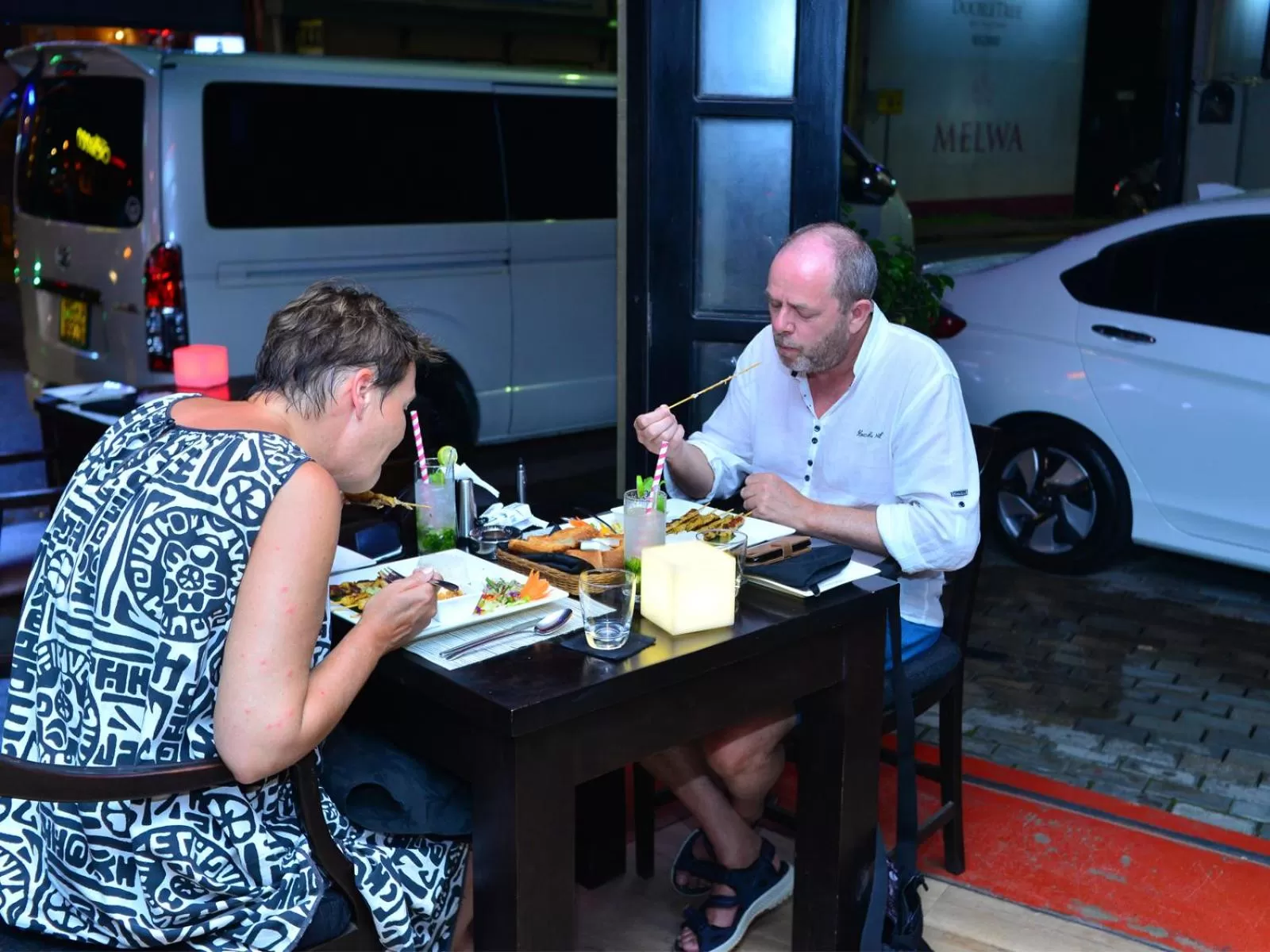 Restaurant/places to eat in Sea Port