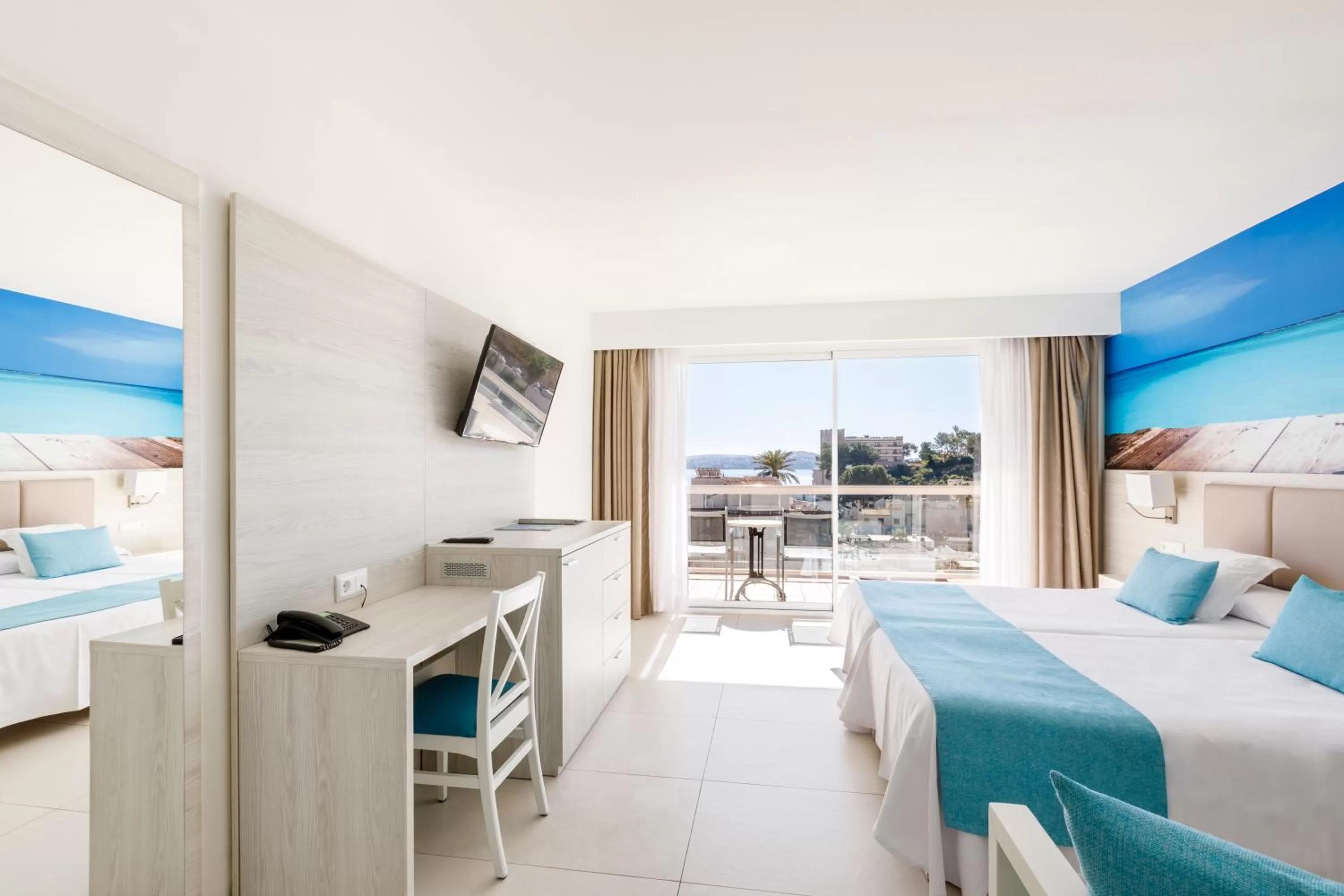 Bed in Aparthotel y Hotel Paguera Beach