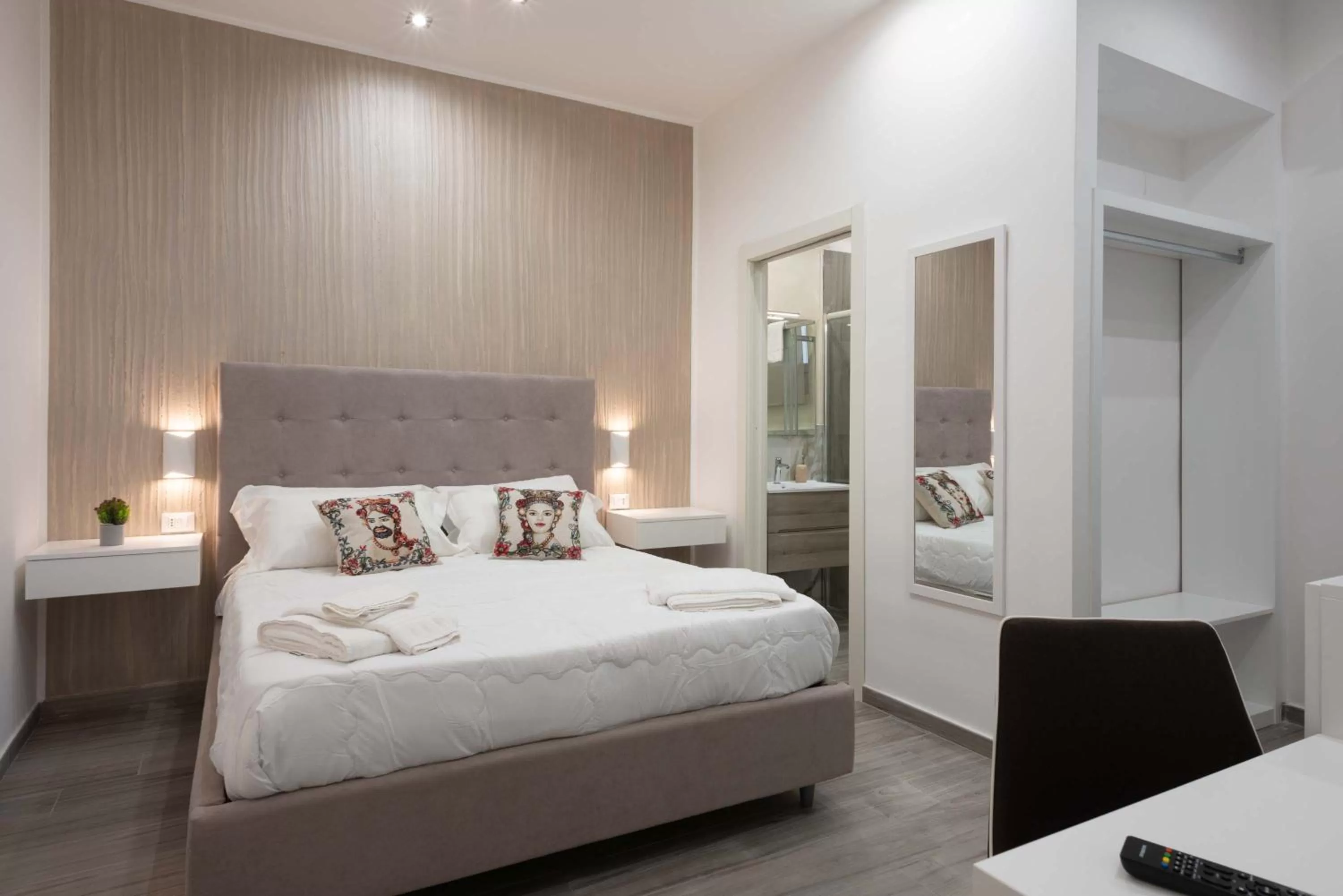 Photo of the whole room, Bed in Blanc Rooms