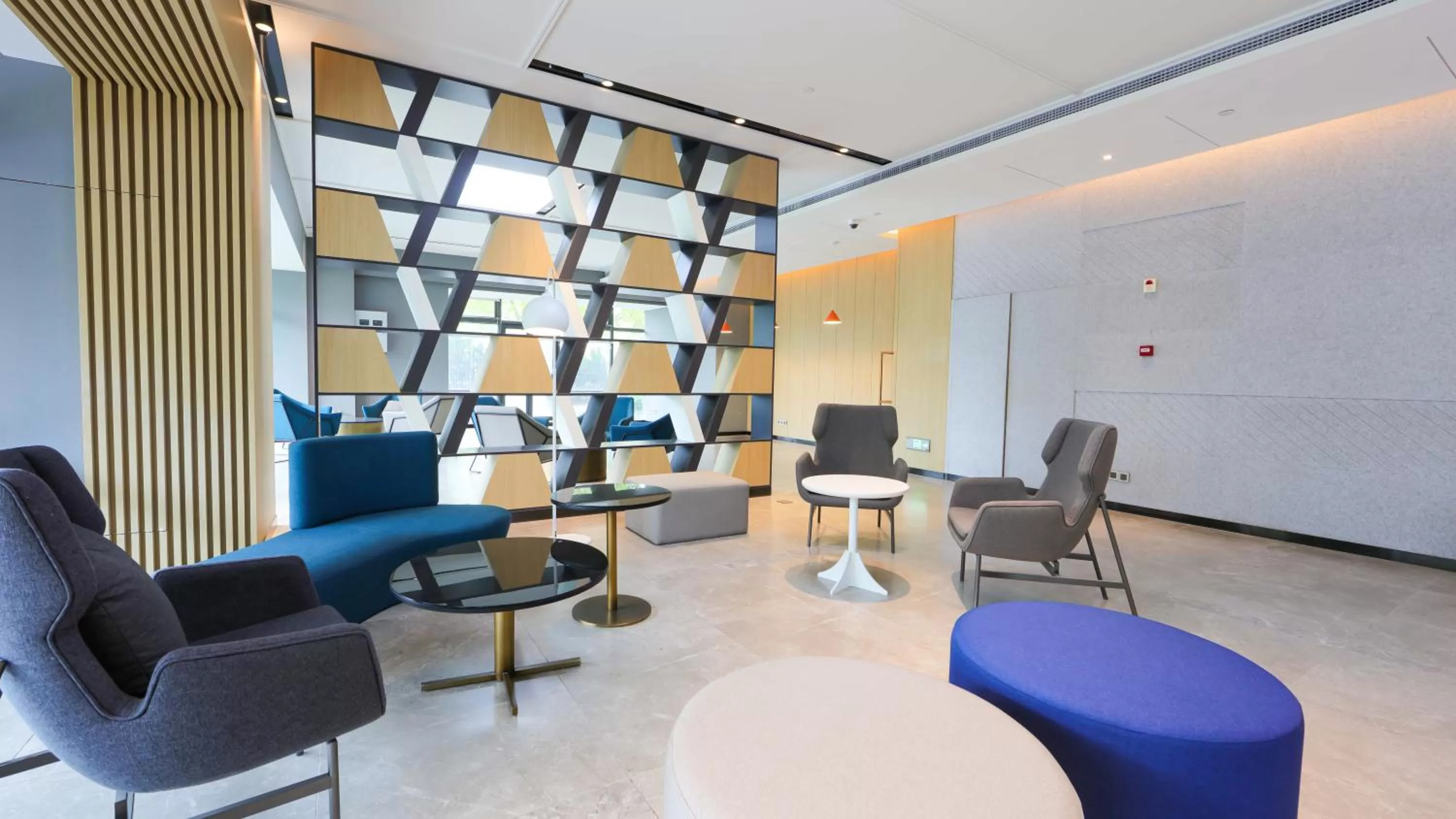 Lobby or reception in Holiday Inn Express Shanghai Pudong Airport by IHG