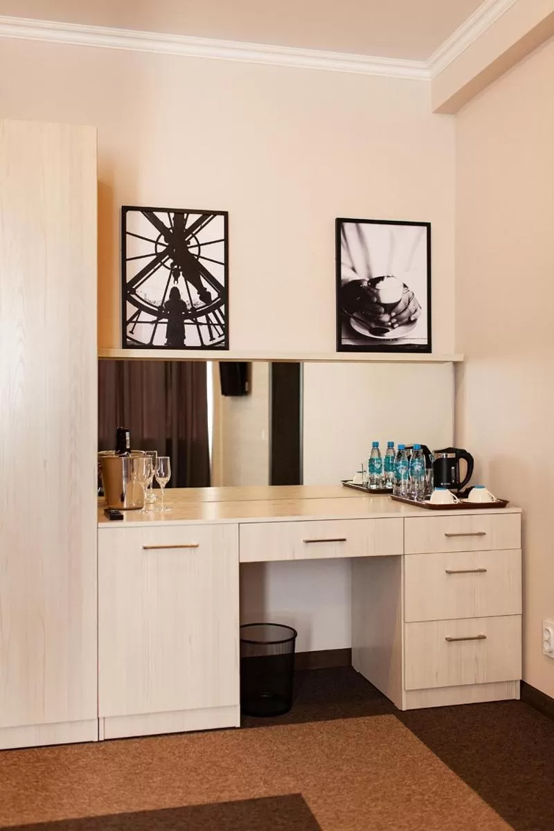 Coffee/tea facilities in Meridian