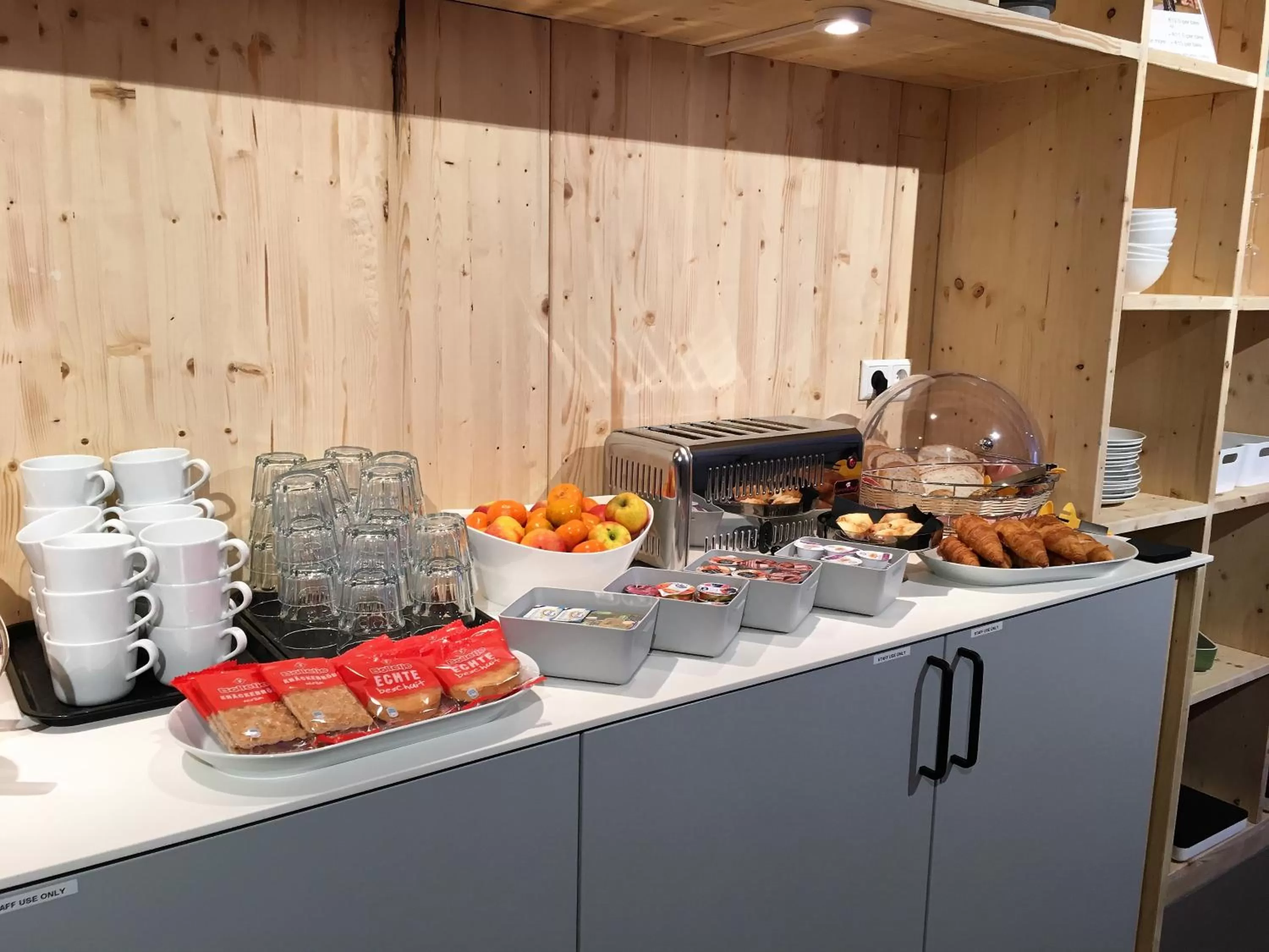 Breakfast in Hotel Light