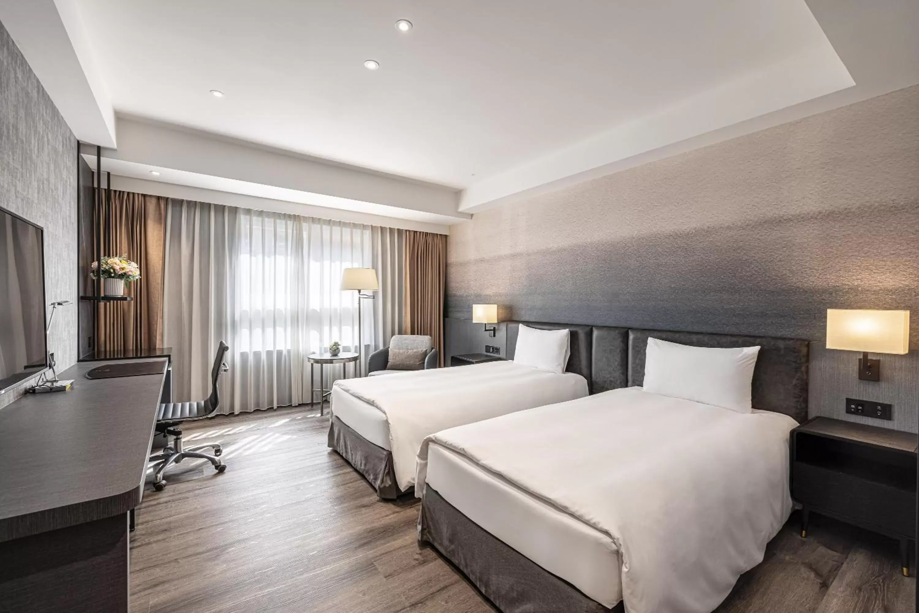 Deluxe Twin Room in Lakeshore Hotel Metropolis Deluxe Twin Room in Lakeshore Hotel Metropolis