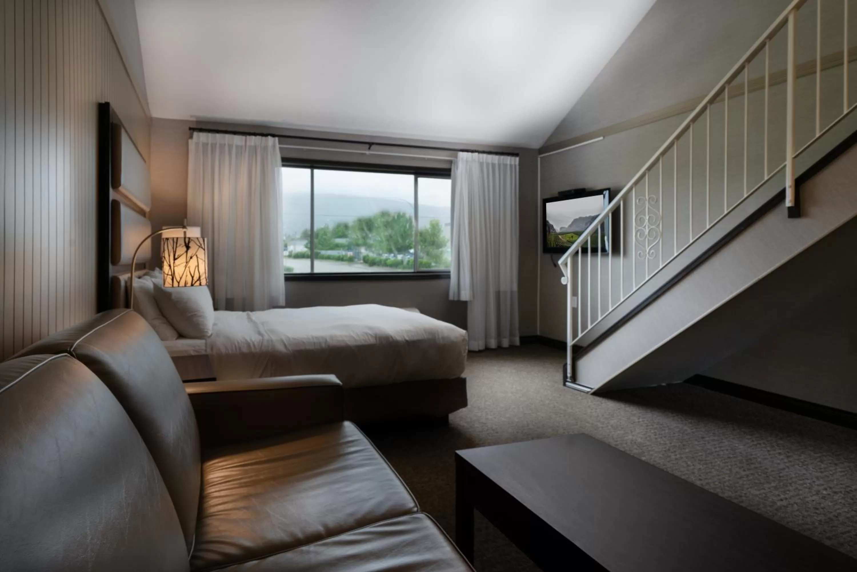 Bed in Prestige Vernon Hotel