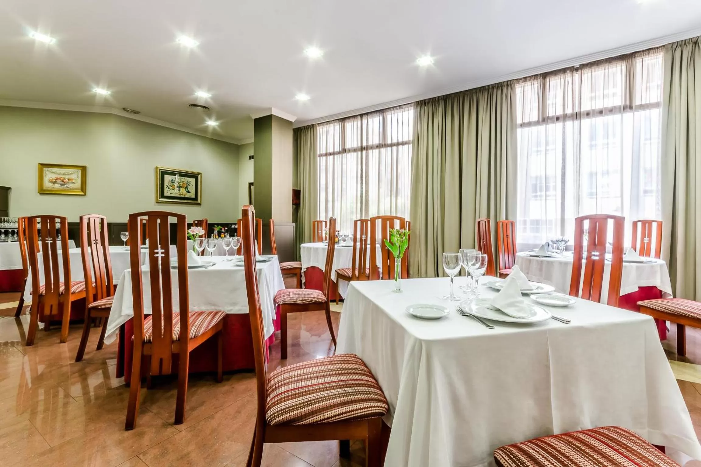 Restaurant/places to eat in Galicia Palace