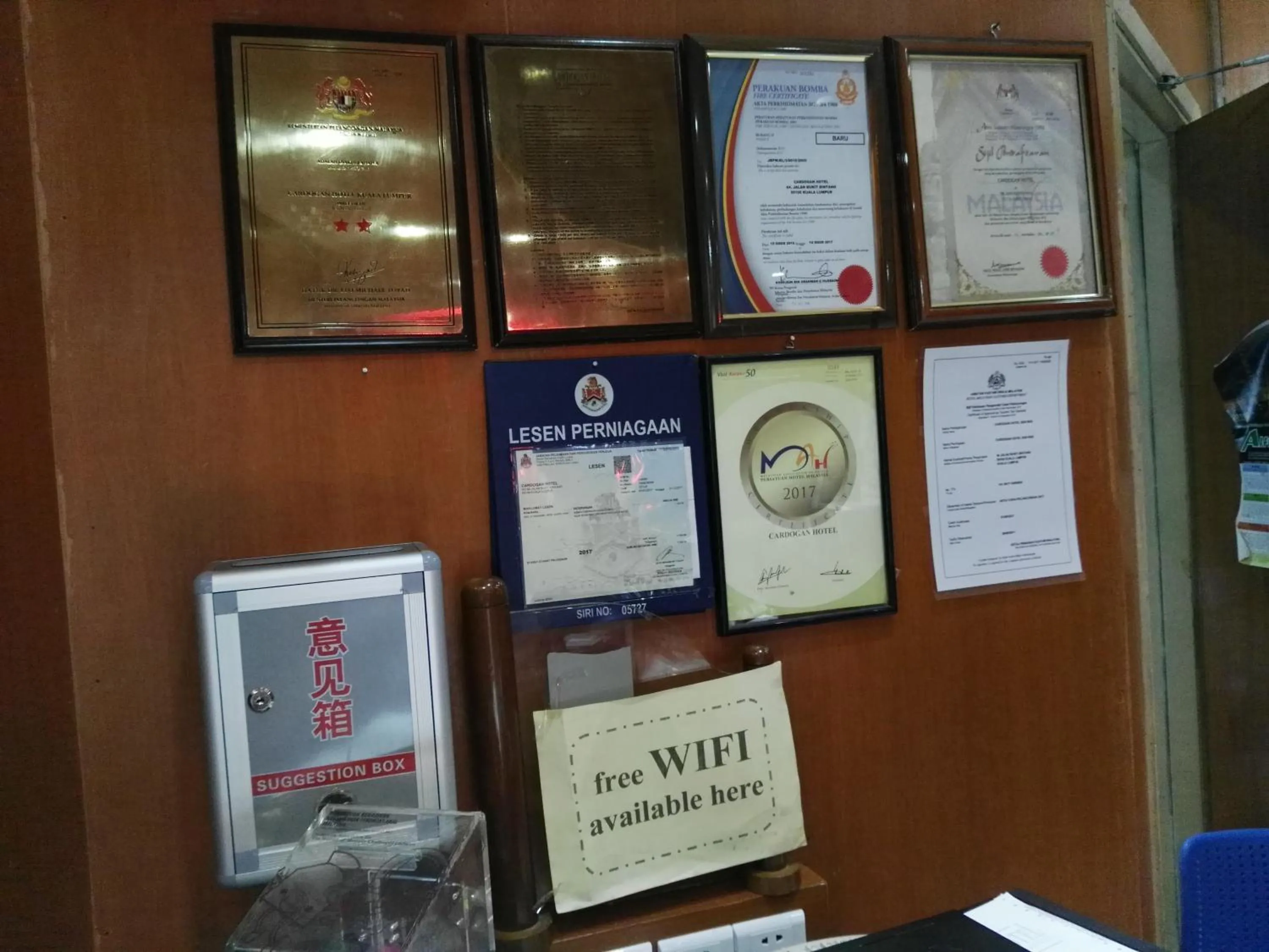 Logo/Certificate/Sign in Cardogan Hotel