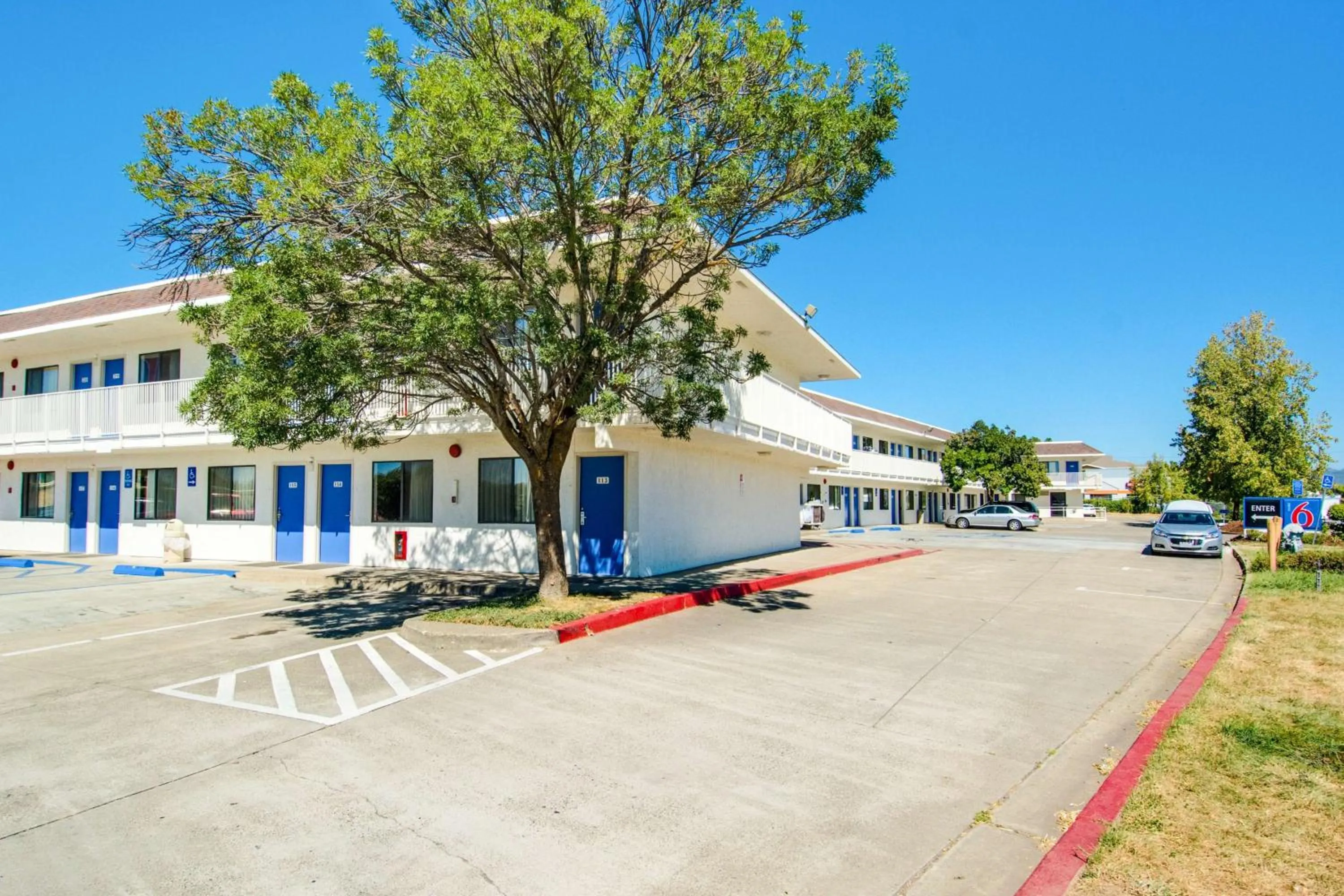 Property building in Motel 6-Redding, CA - North