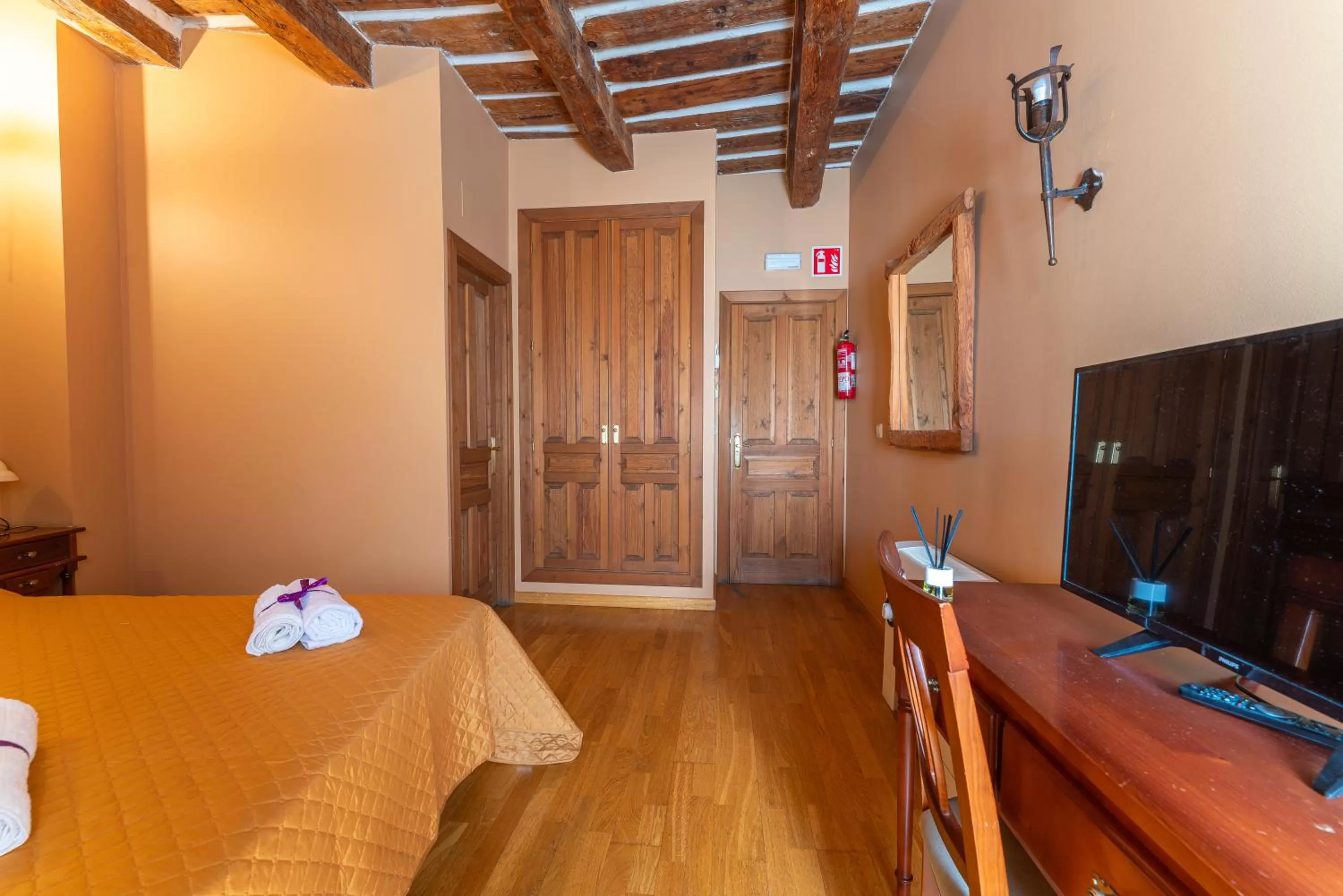 TV and multimedia, TV/Entertainment Center in Hotel Rincón Castellano