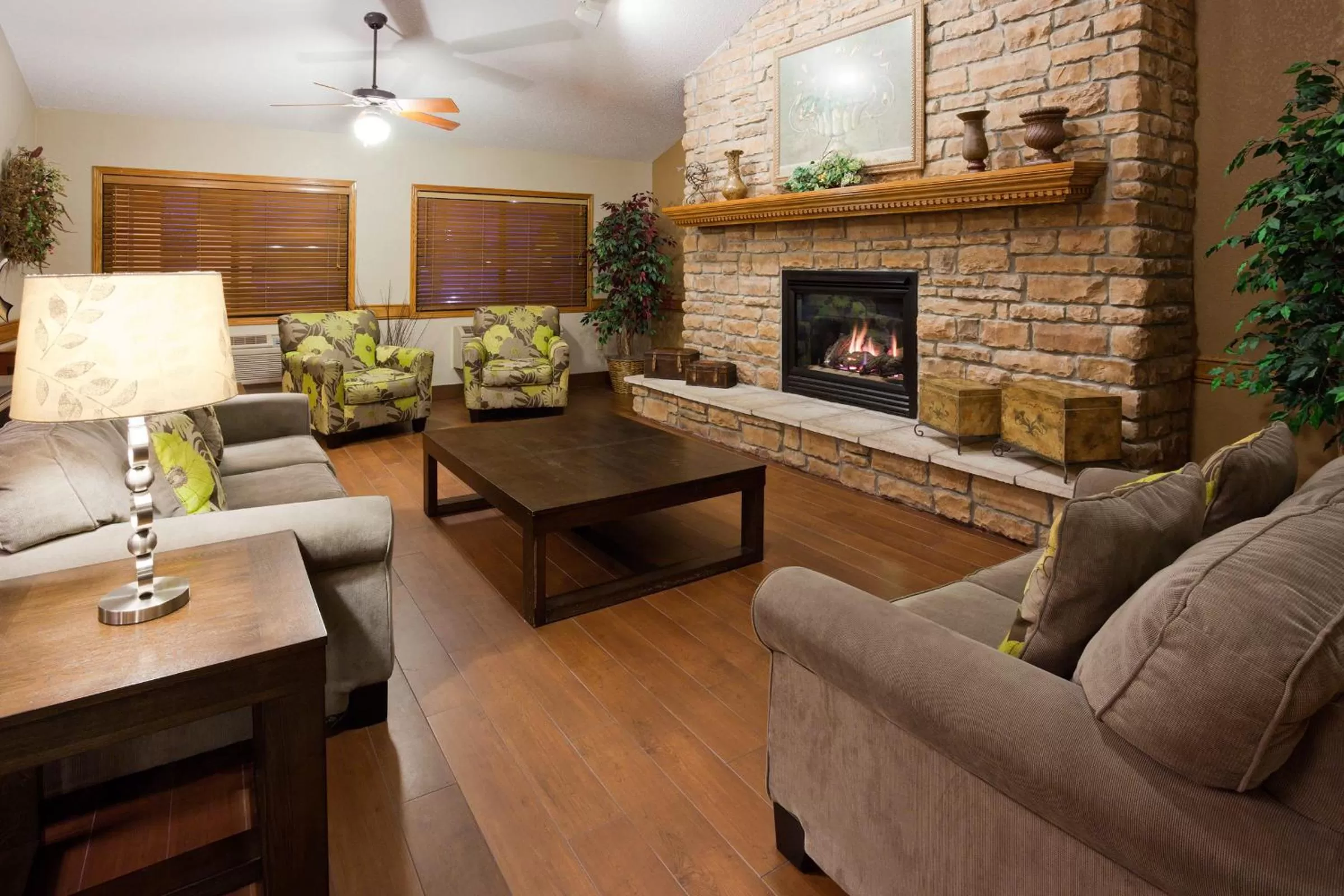 Lobby or reception in AmericInn by Wyndham Ankeny/Des Moines