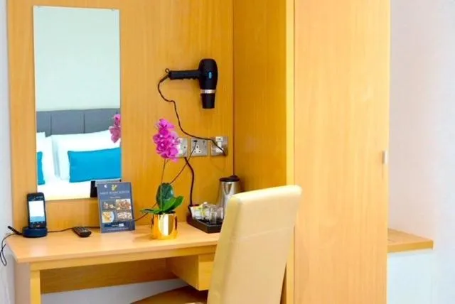 Bedroom in Queens Park Hotel