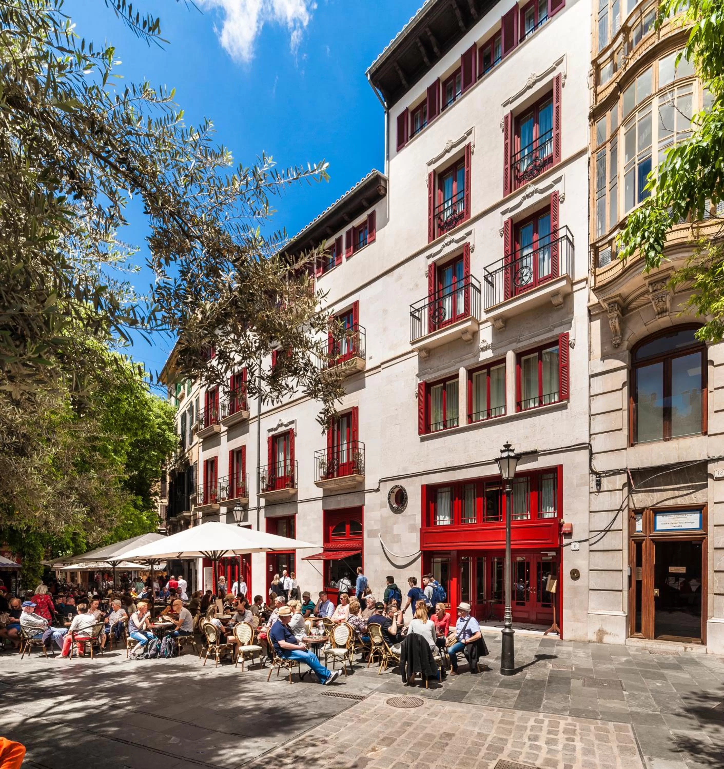 Restaurant/places to eat in Hotel Cort