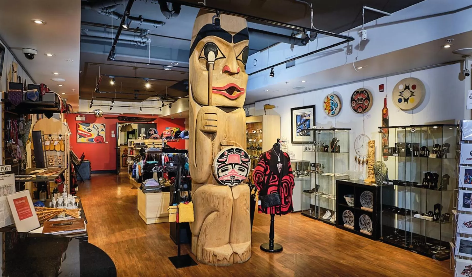 On-site shops in Skwachàys Lodge