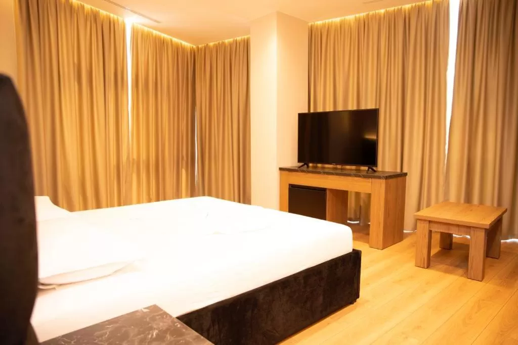 Bedroom, Bed in Hotel Continental