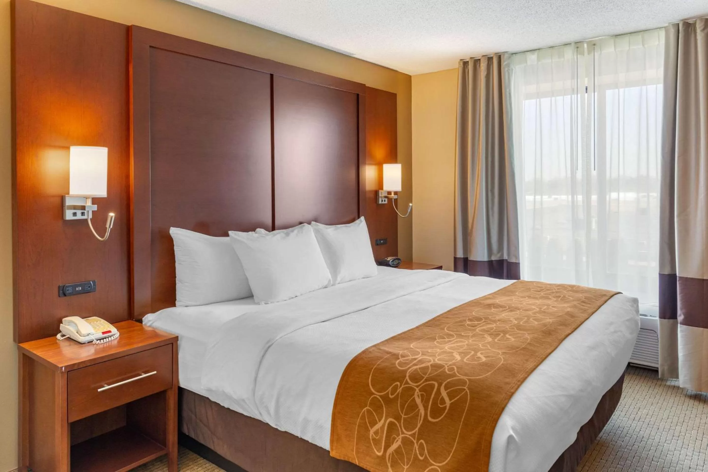 Bedroom, Bed in Comfort Suites Lancaster Amish Country