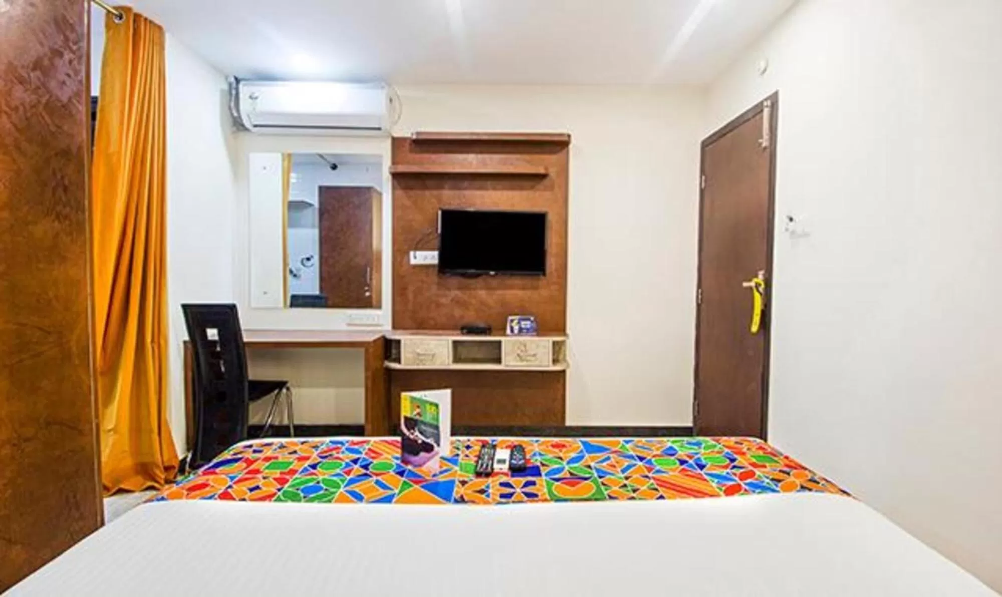 TV and multimedia, Bed in FabHotel Axis International - Nr Mumbai International Airport