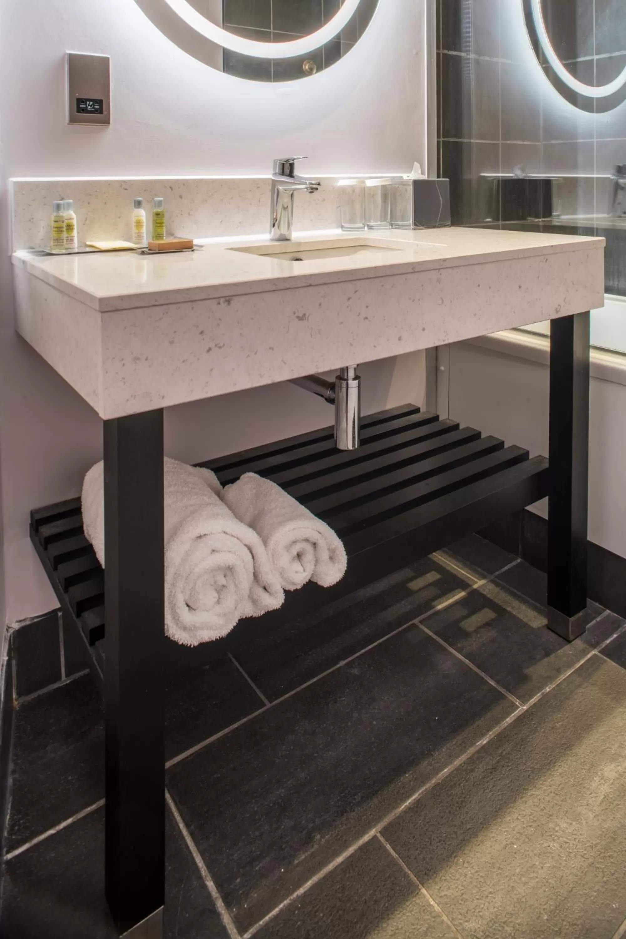 Bathroom in DoubleTree by Hilton Bristol South - Cadbury House