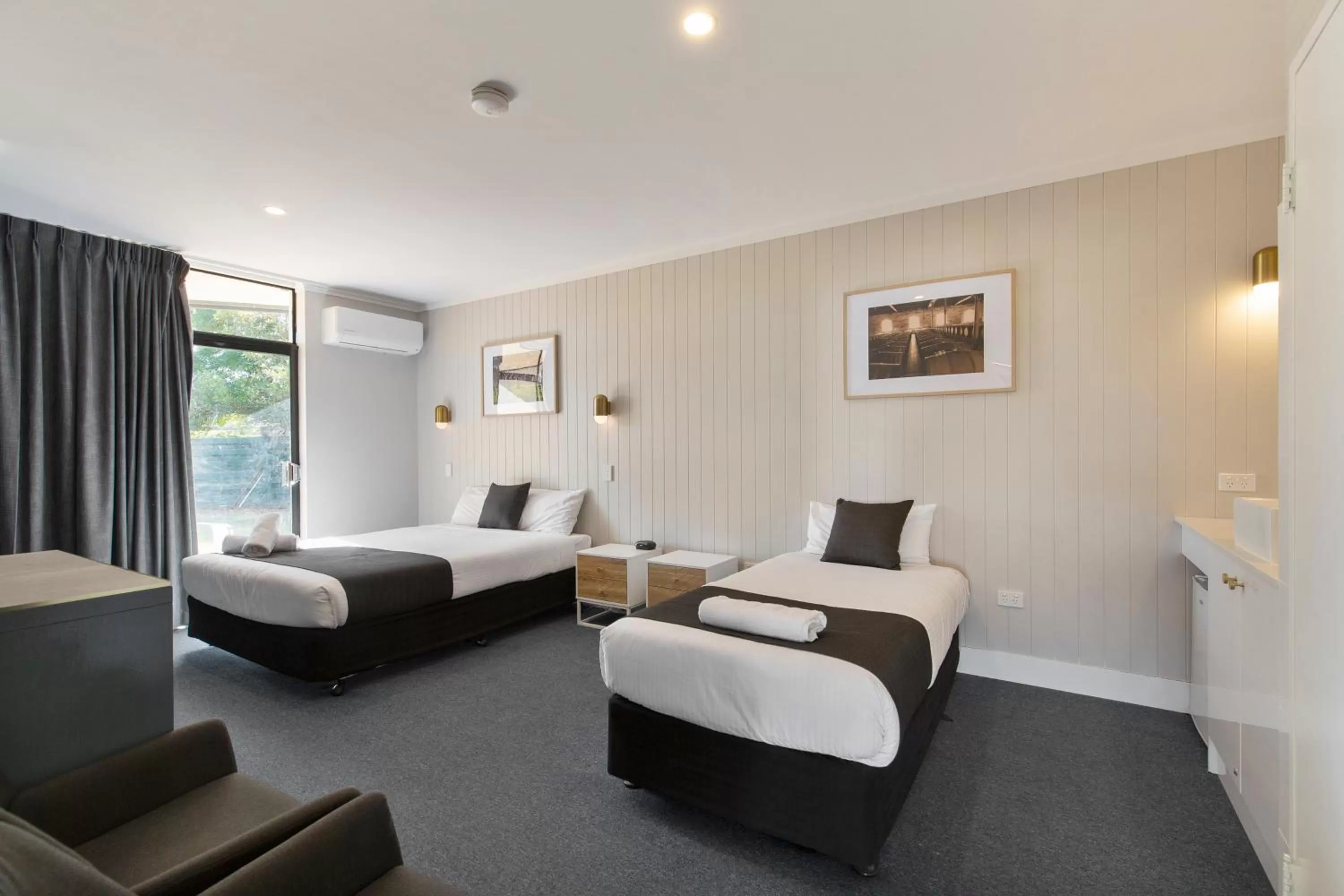 Bed in The Wine Vine Hotel