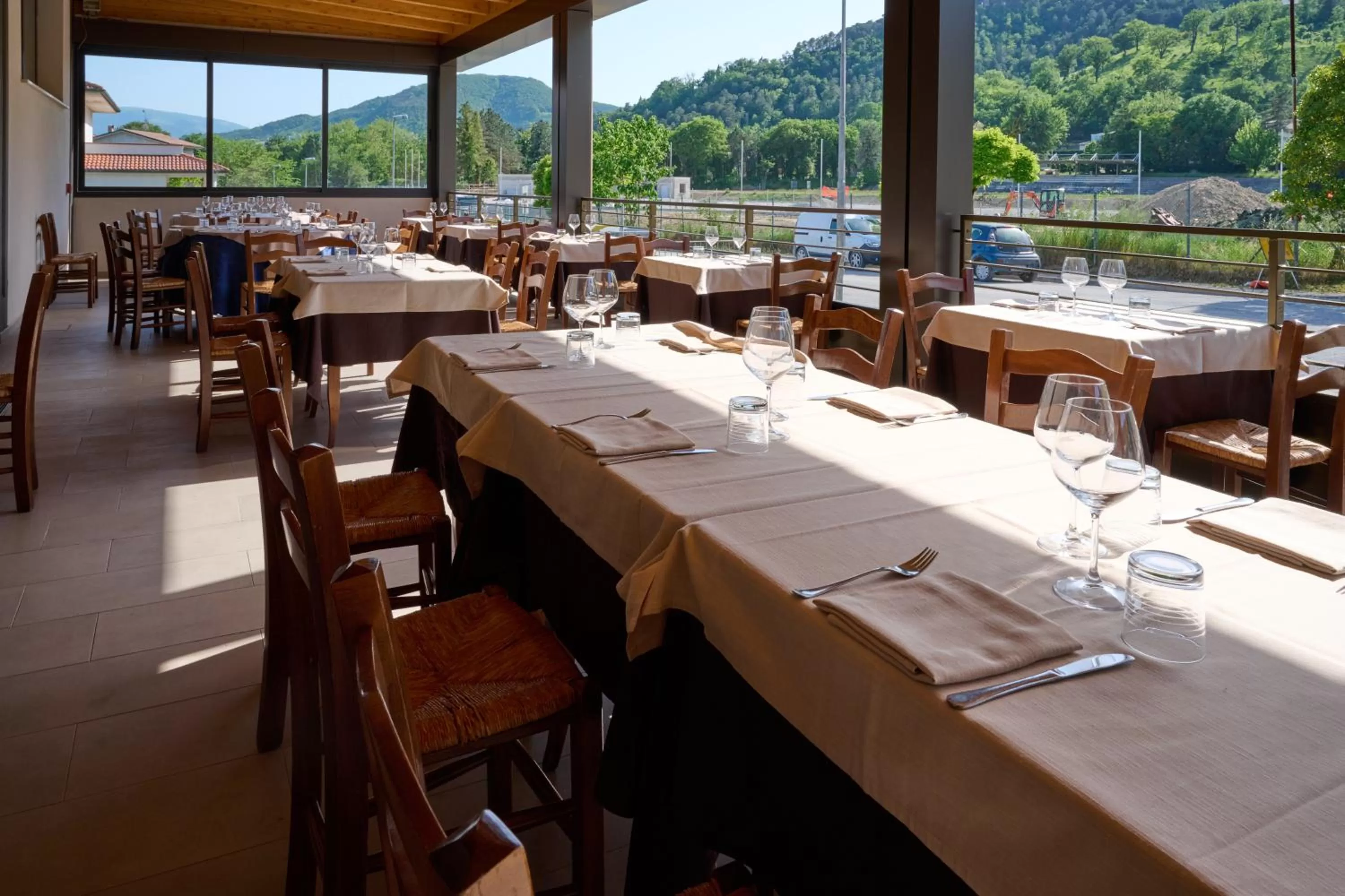 Restaurant/places to eat in Albergo Shine