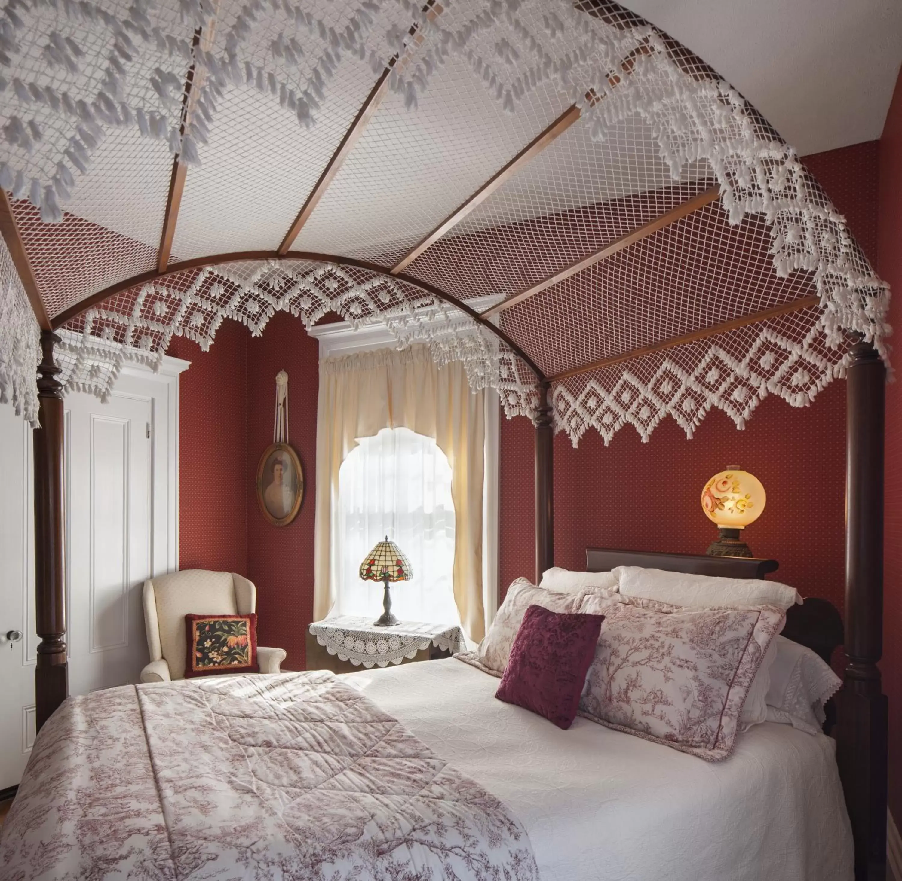 Traditional Queen Room in Isaiah Jones Homestead Bed and Breakfast Traditional Queen Room in Isaiah Jones Homestead Bed and Breakfast