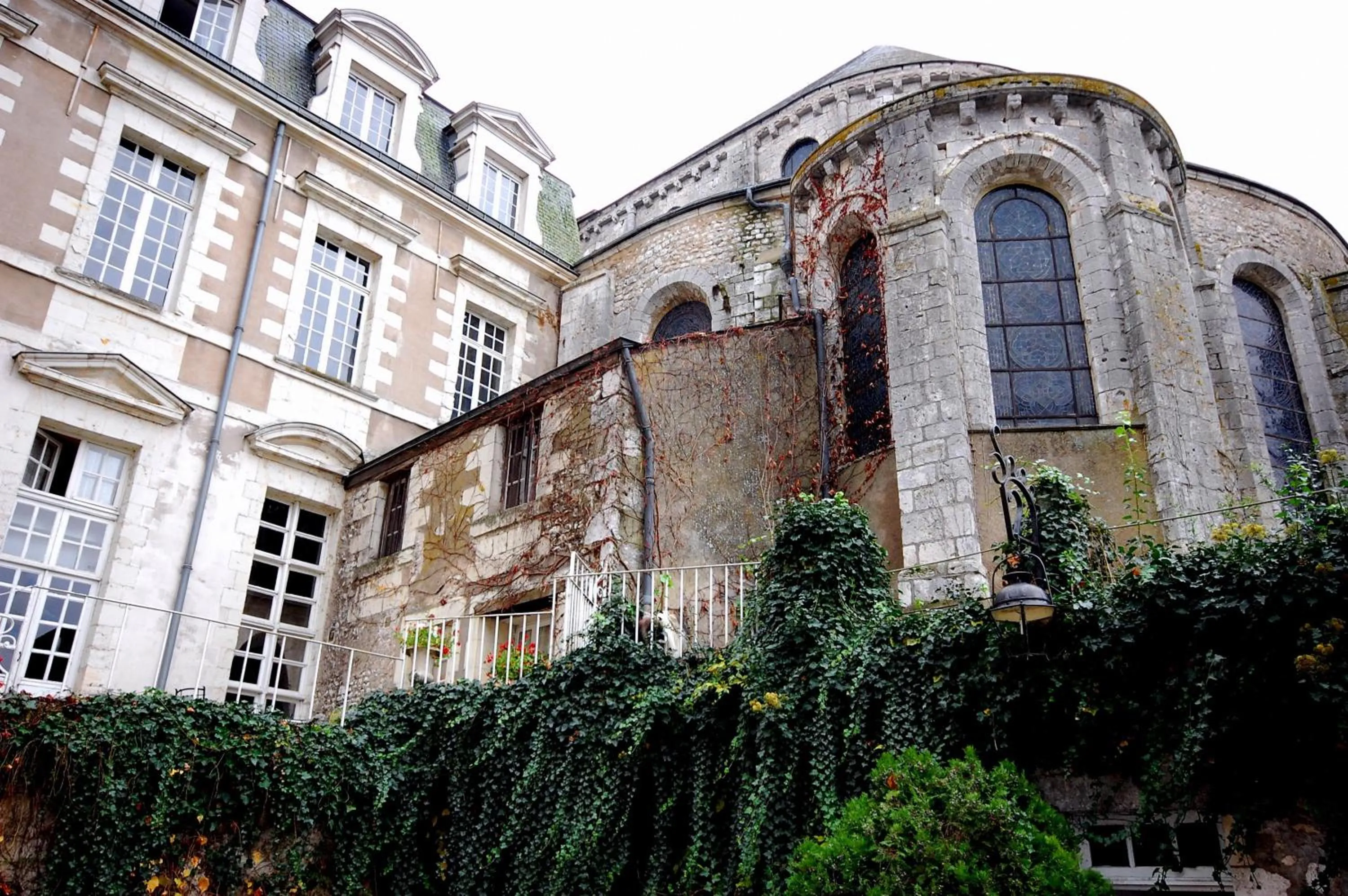Facade/entrance in Grand Hôtel de l'Abbaye