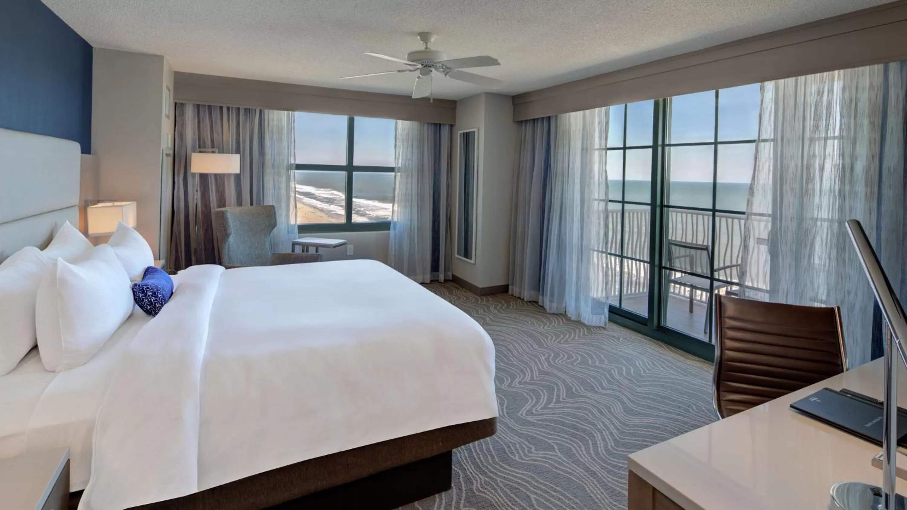 Bedroom, Bed in Hilton Virginia Beach Oceanfront