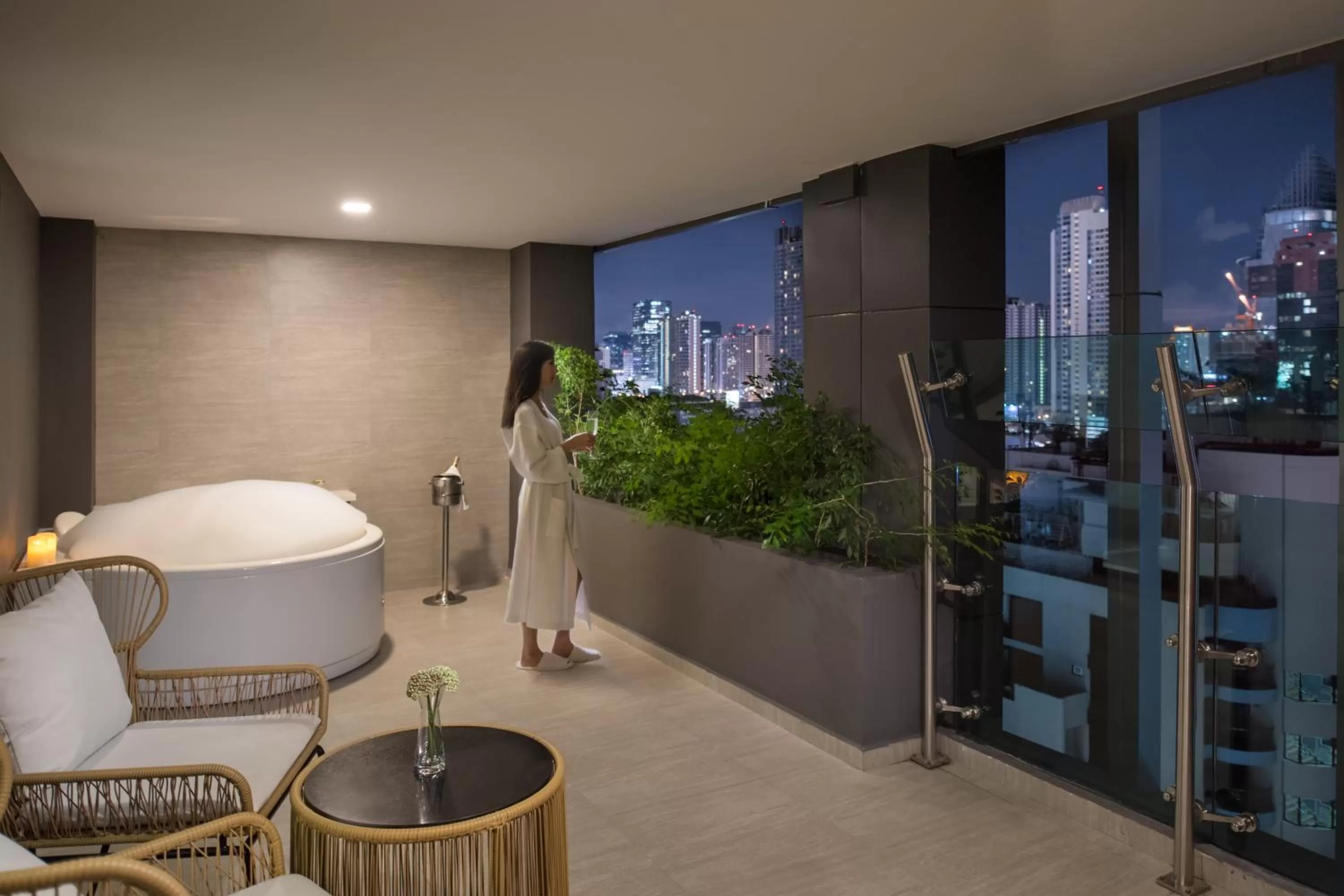 Balcony/Terrace in Solitaire Bangkok Sukhumvit 11