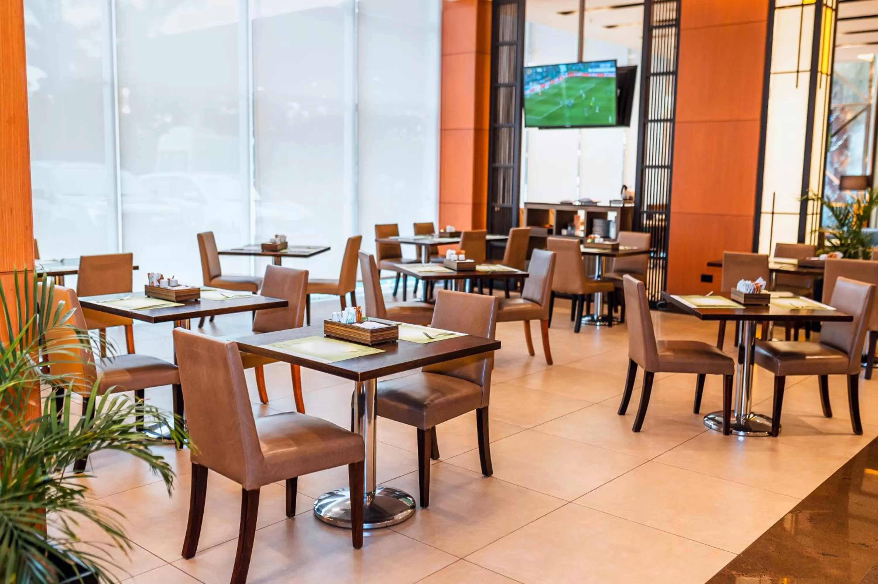 Restaurant/places to eat in Holiday Inn Guayaquil Airport by IHG