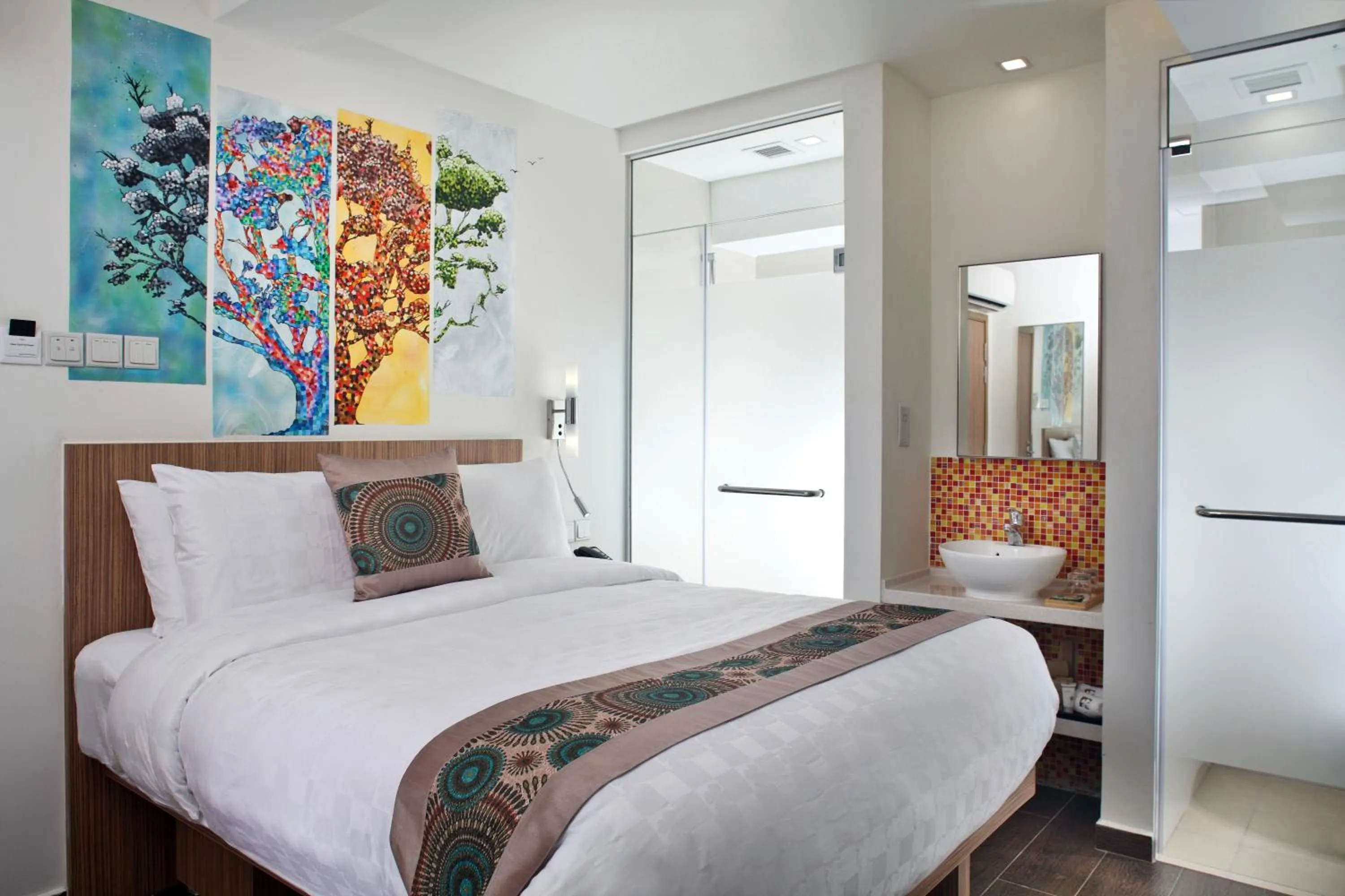 Photo of the whole room, Bed in Hotel Clover The Arts