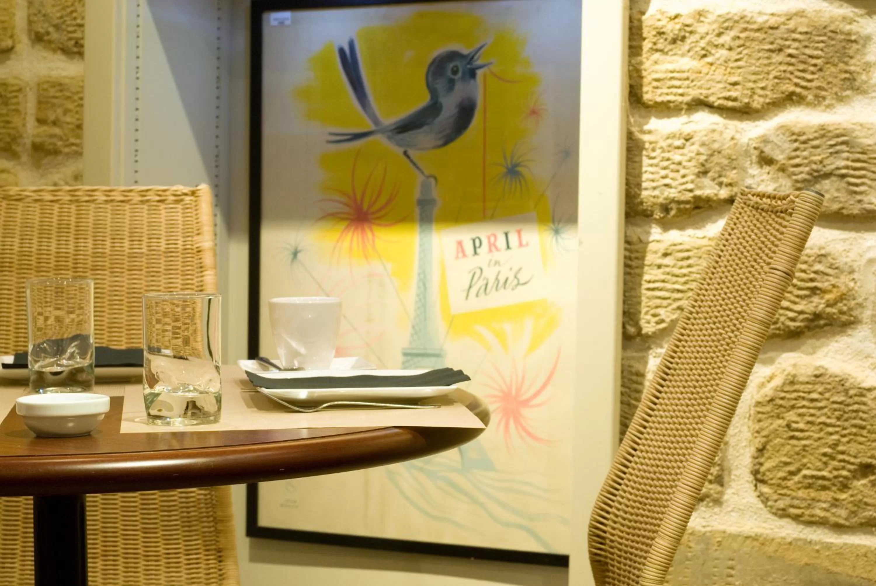 Restaurant/places to eat in Hôtel de l'Exposition - Tour Eiffel