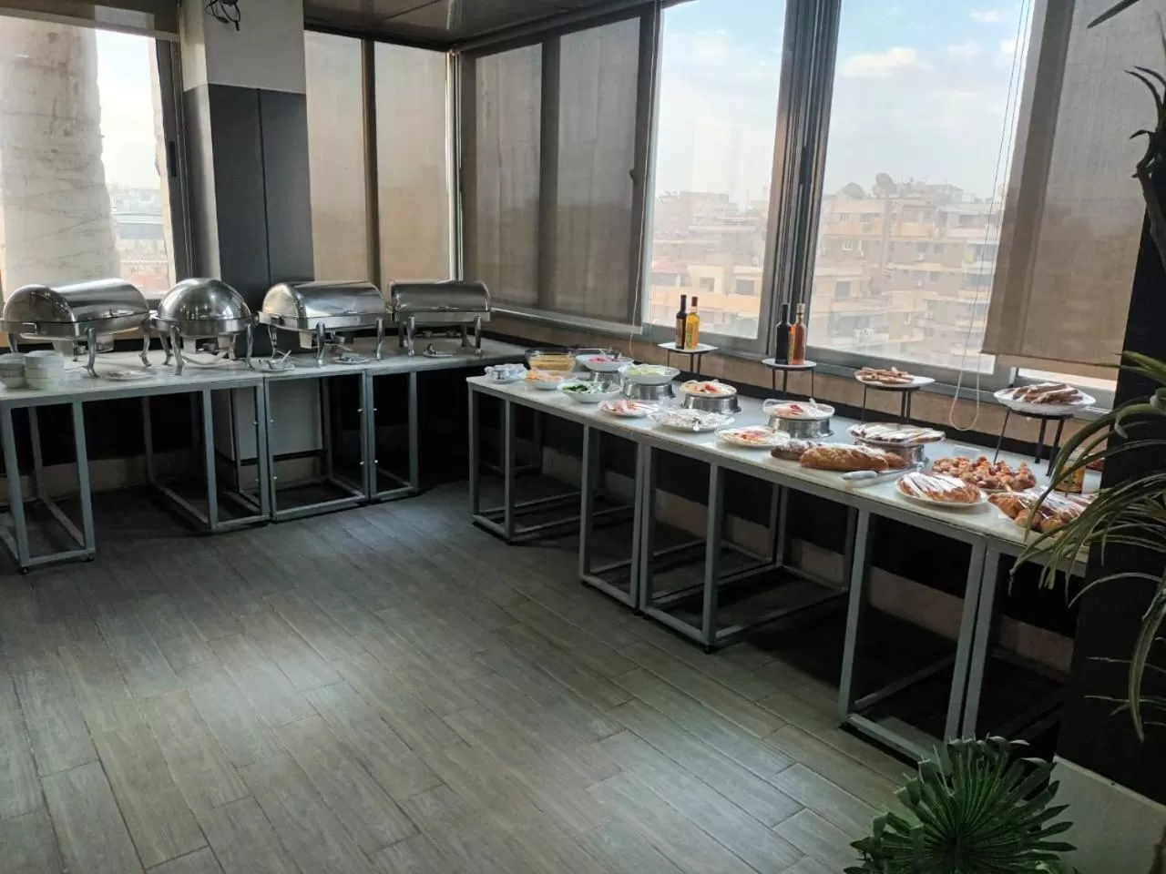 Restaurant/places to eat in Golden Park Hotel Cairo, Heliopolis