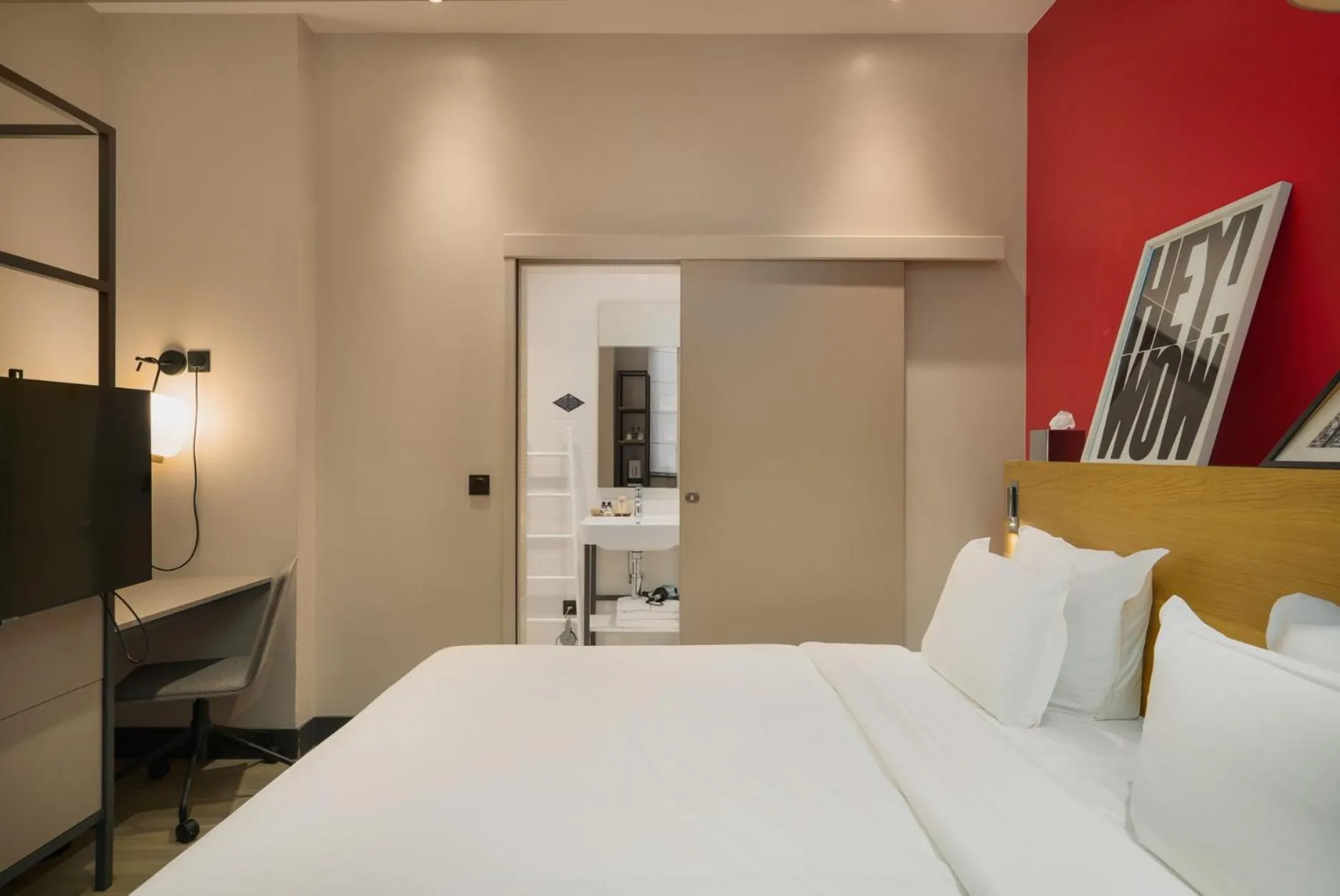 Bathroom, Bed in Maison Nô - Hôtel et Rooftop