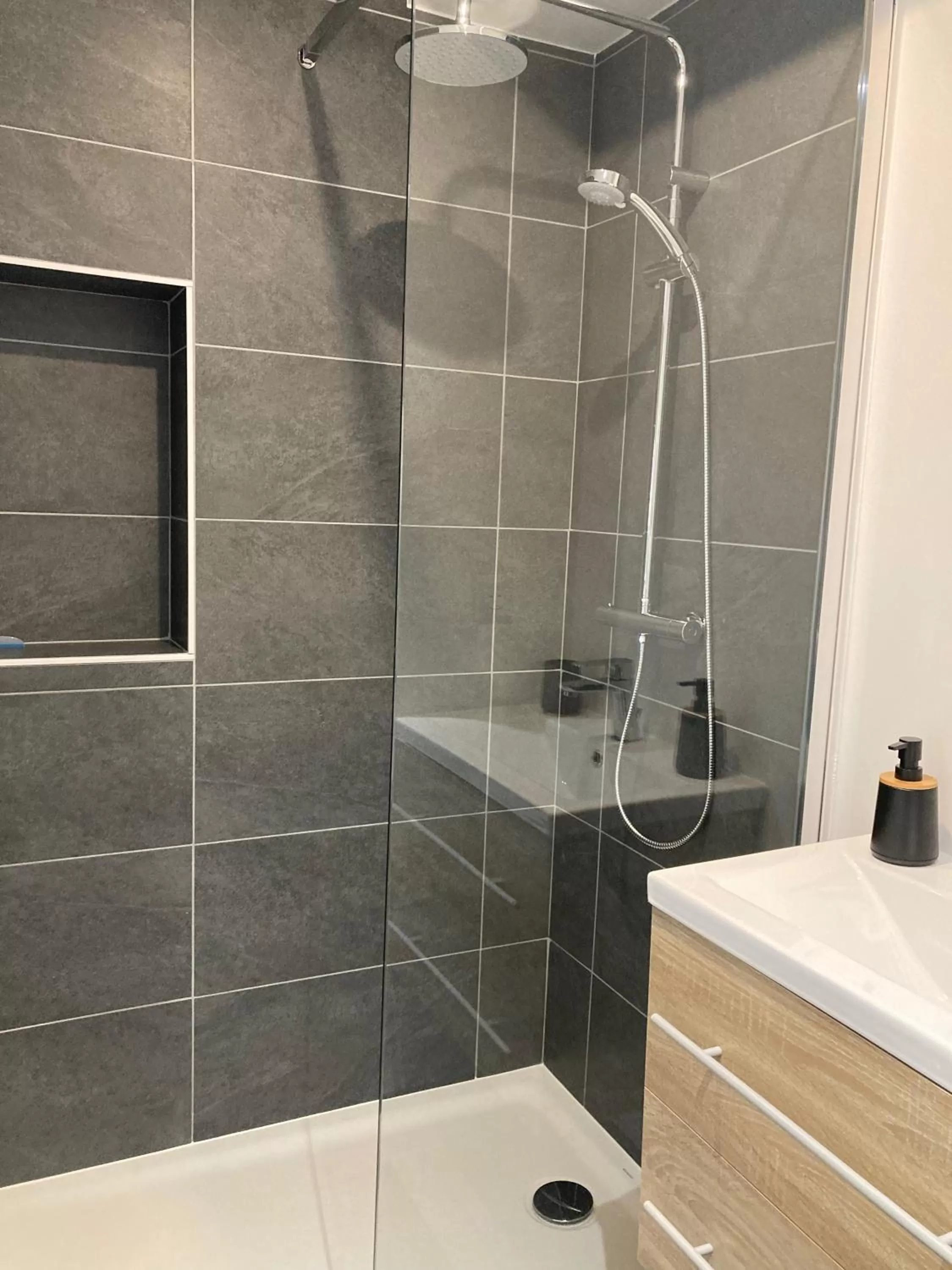 Shower, Bathroom in Le Clos des Grands Frênes