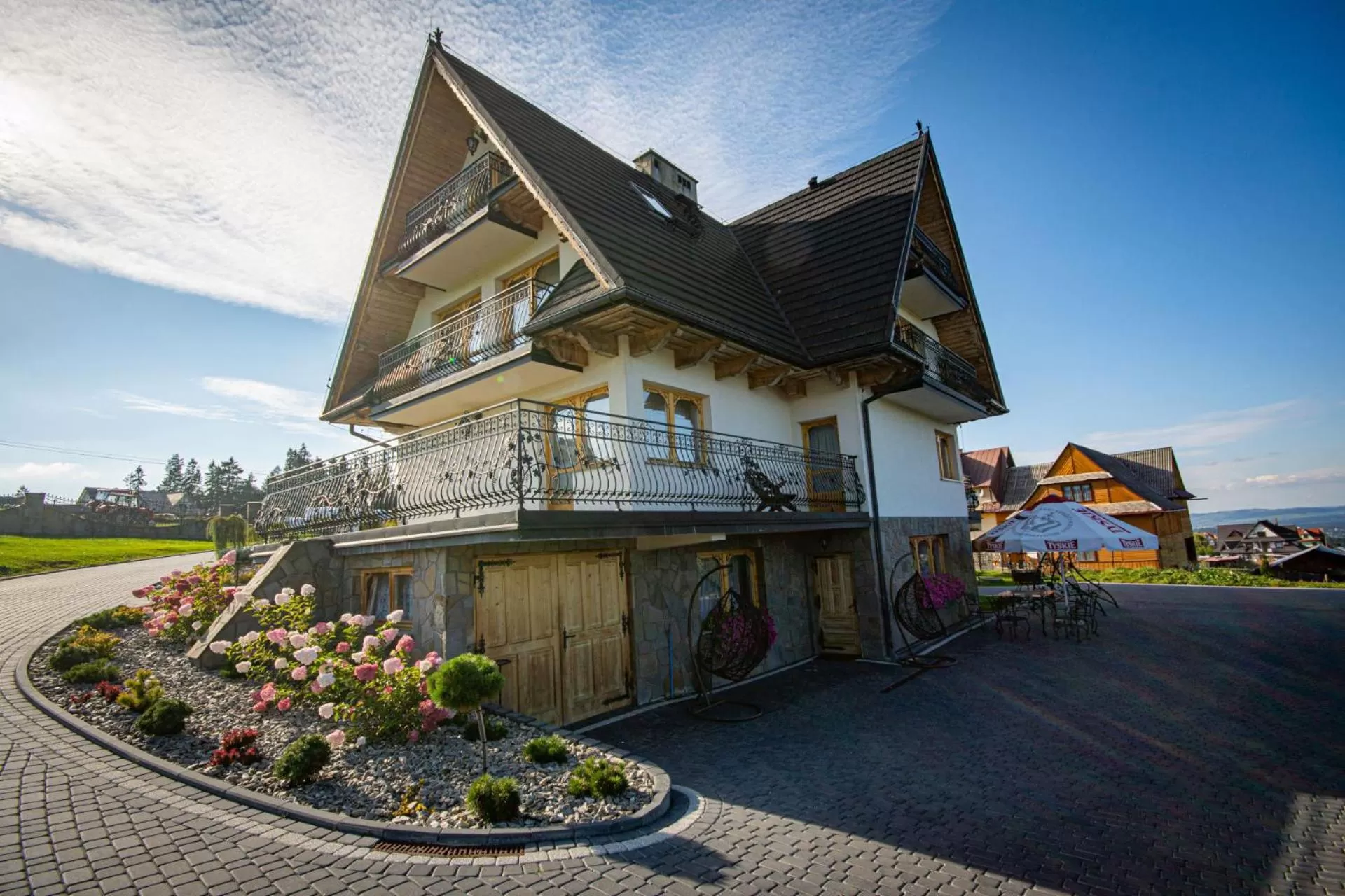 Property building in Podhalanski Dworek z Jacuzzi