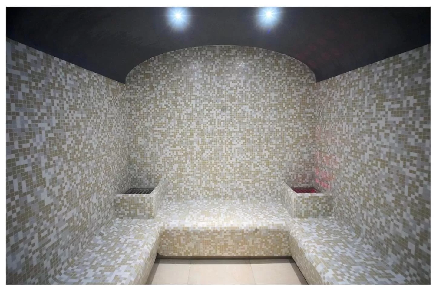 Steam room in Tramas Hotel & Spa