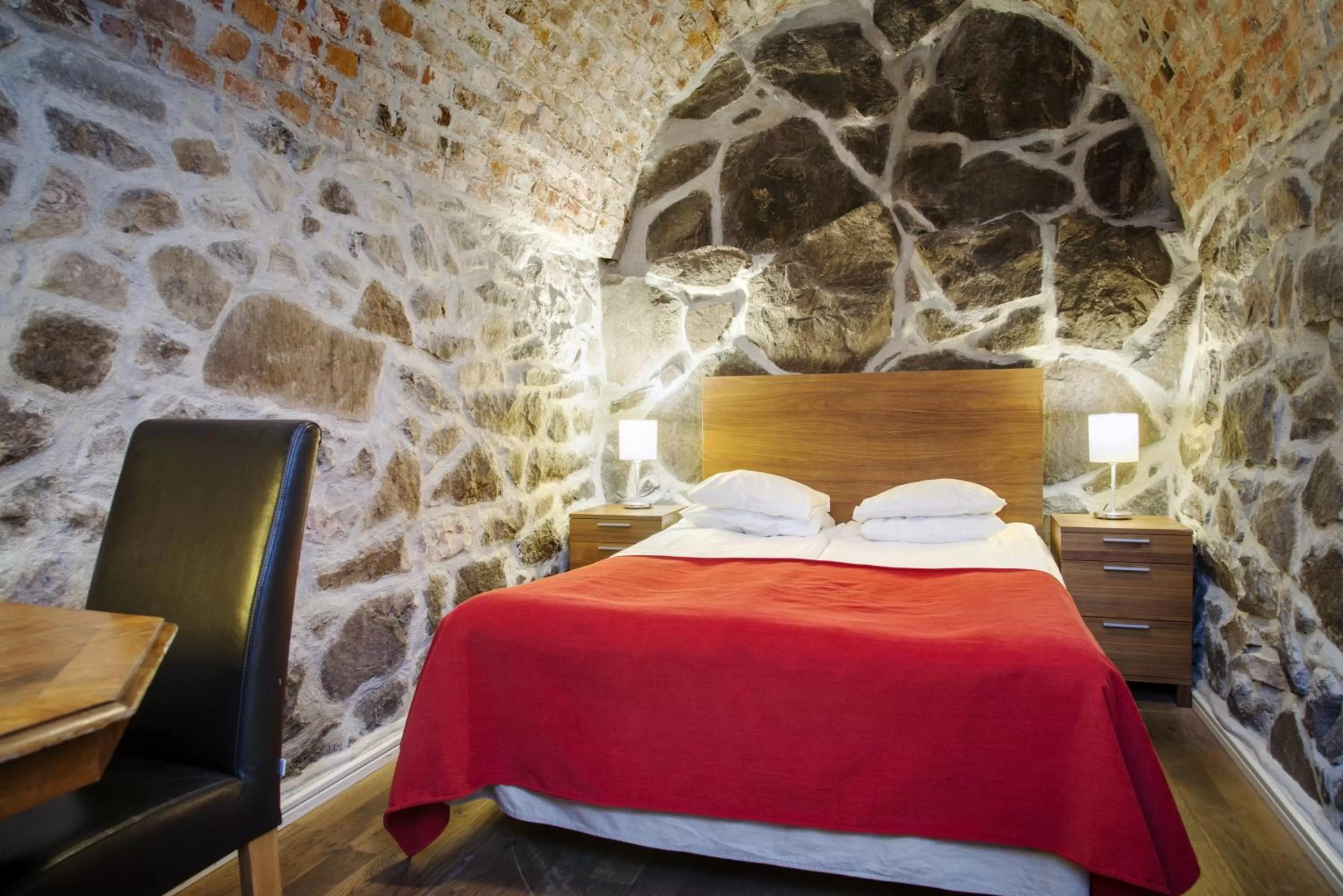 Bedroom, Bed in Rex Petit