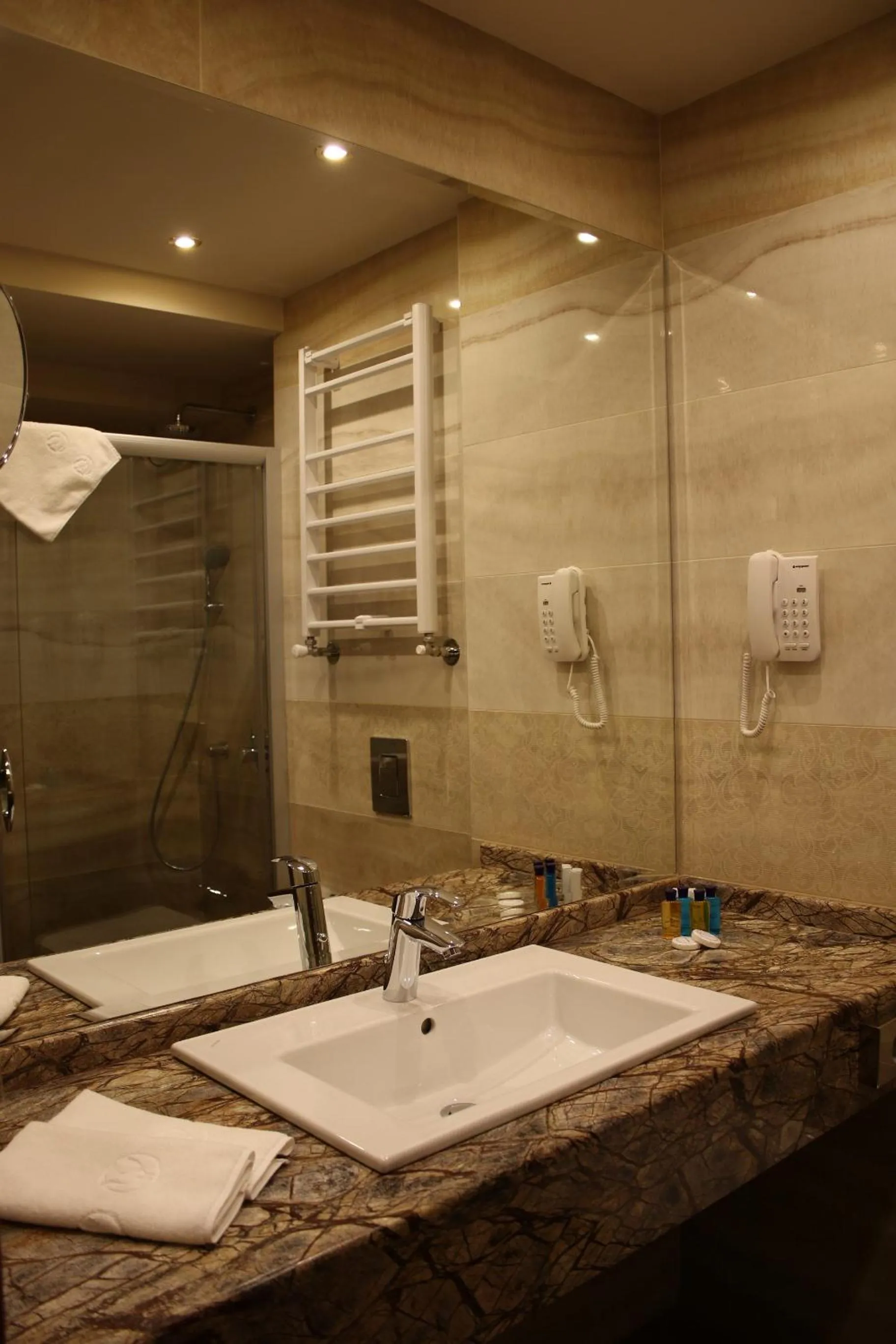 Bathroom in Hotel Golden Tulip Varna