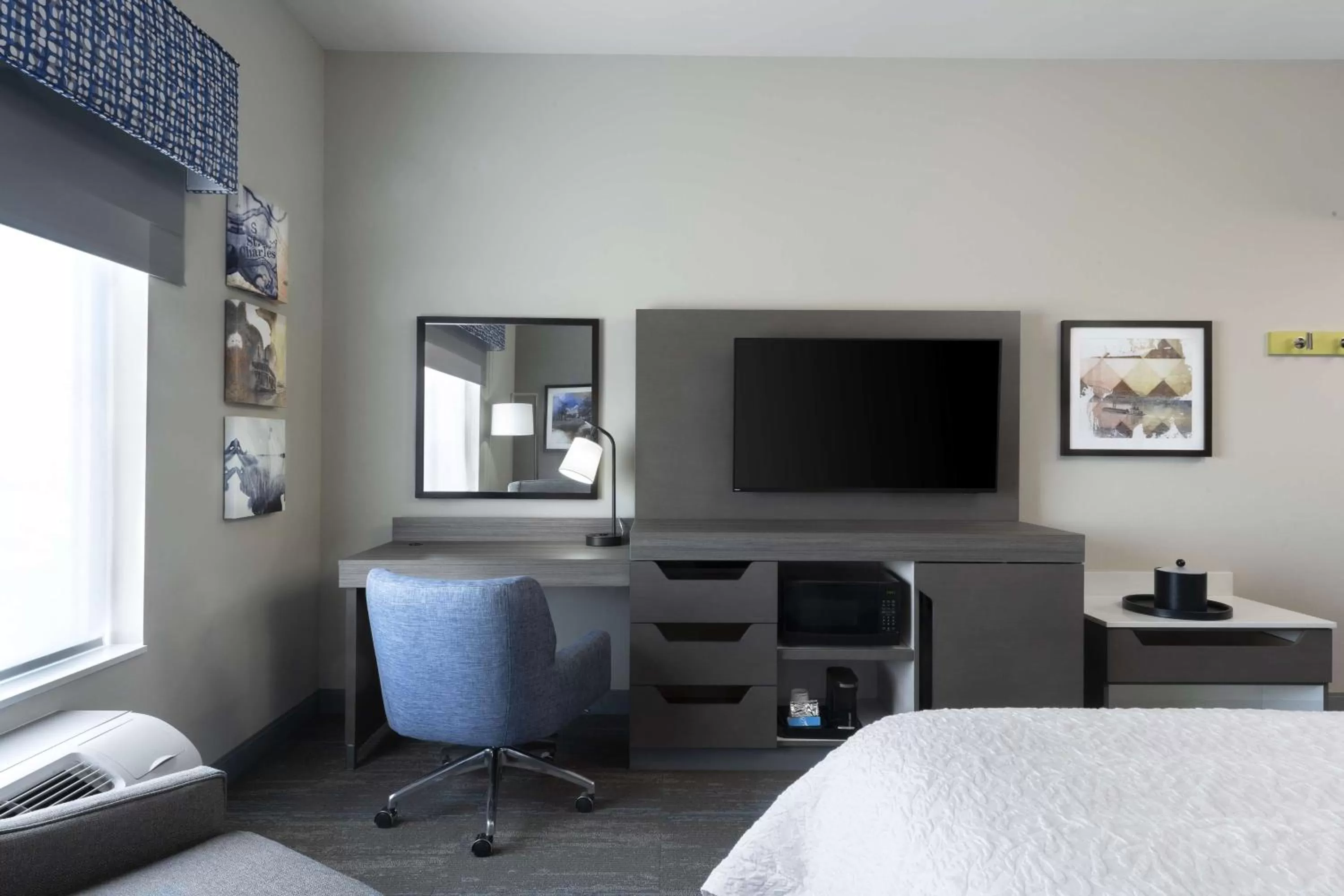 Bedroom, Bed in Hampton Inn & Suites St Charles Old Town Area, Mo